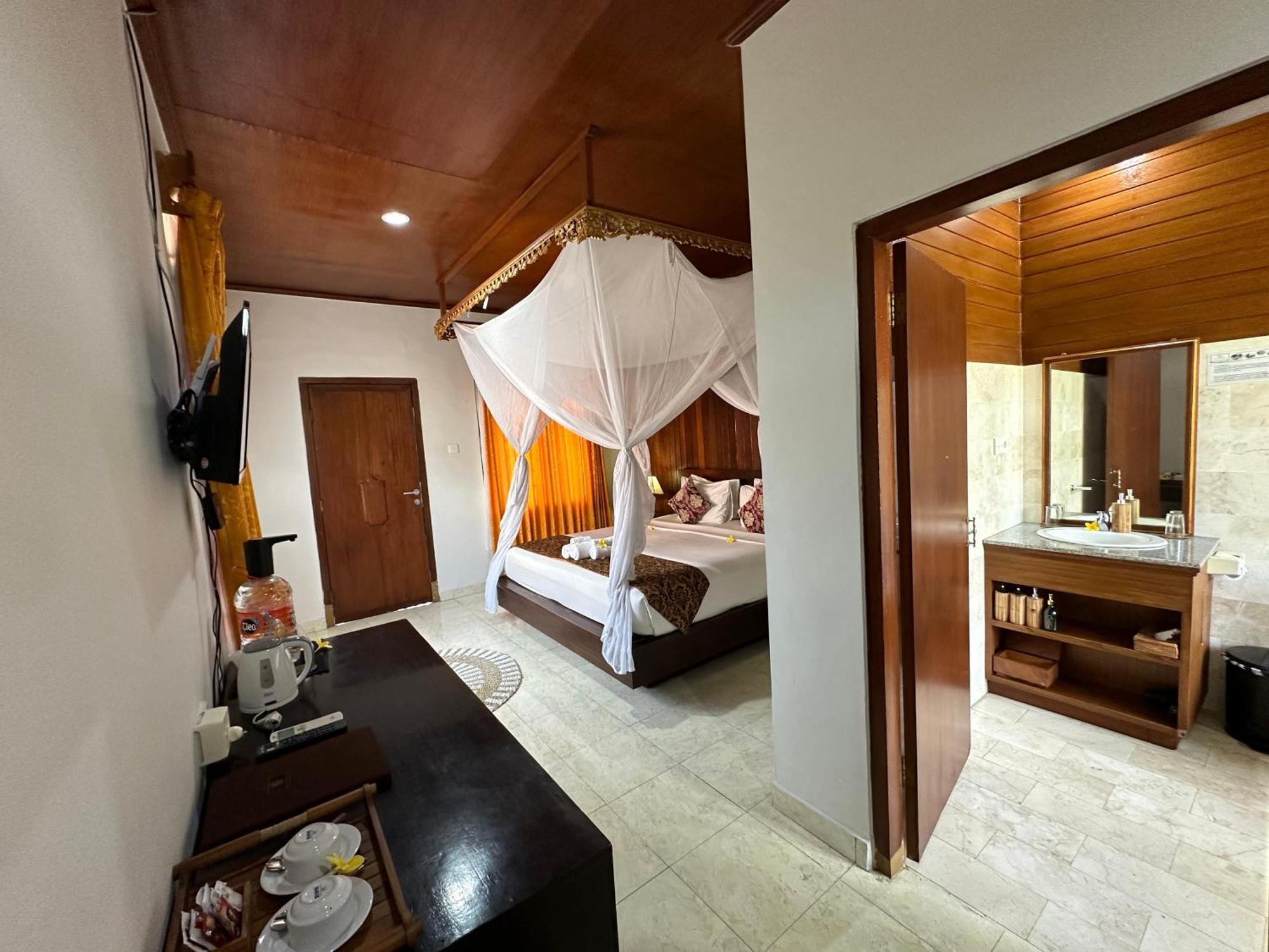 Superior Balcony Cottage