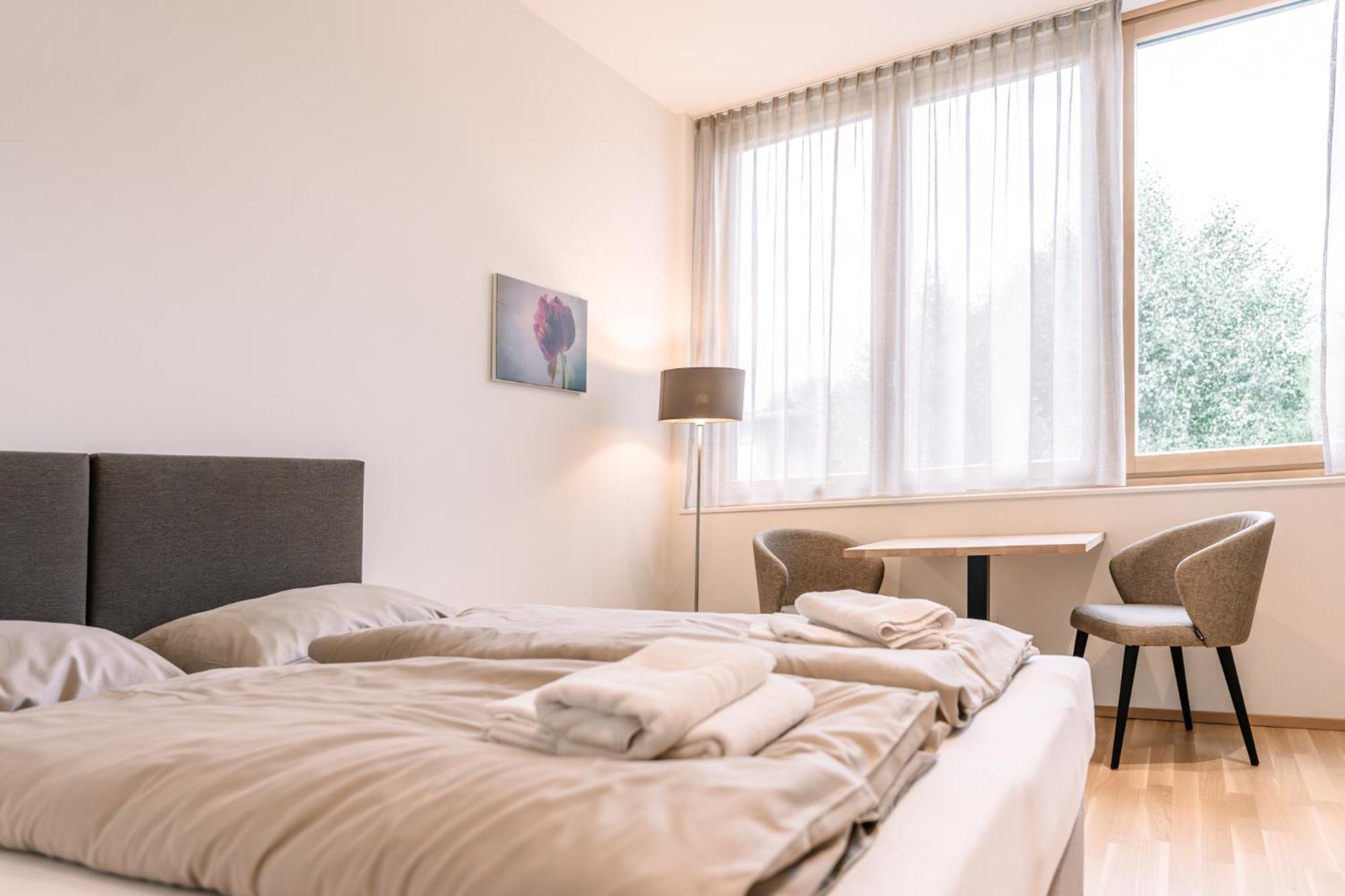 Apartment Queen Bed