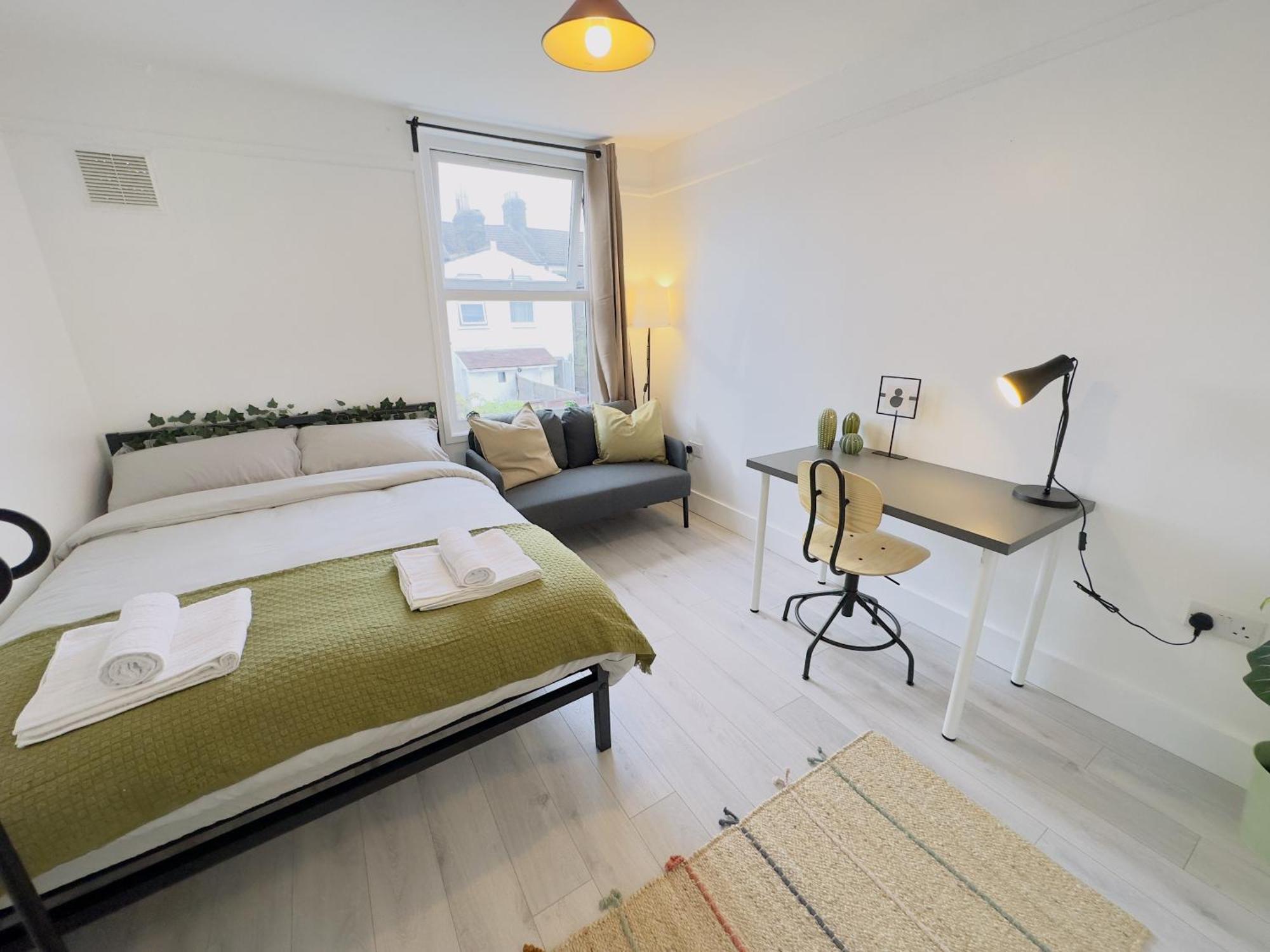 Tweepersoonskamer met Gedeelde Badkamer