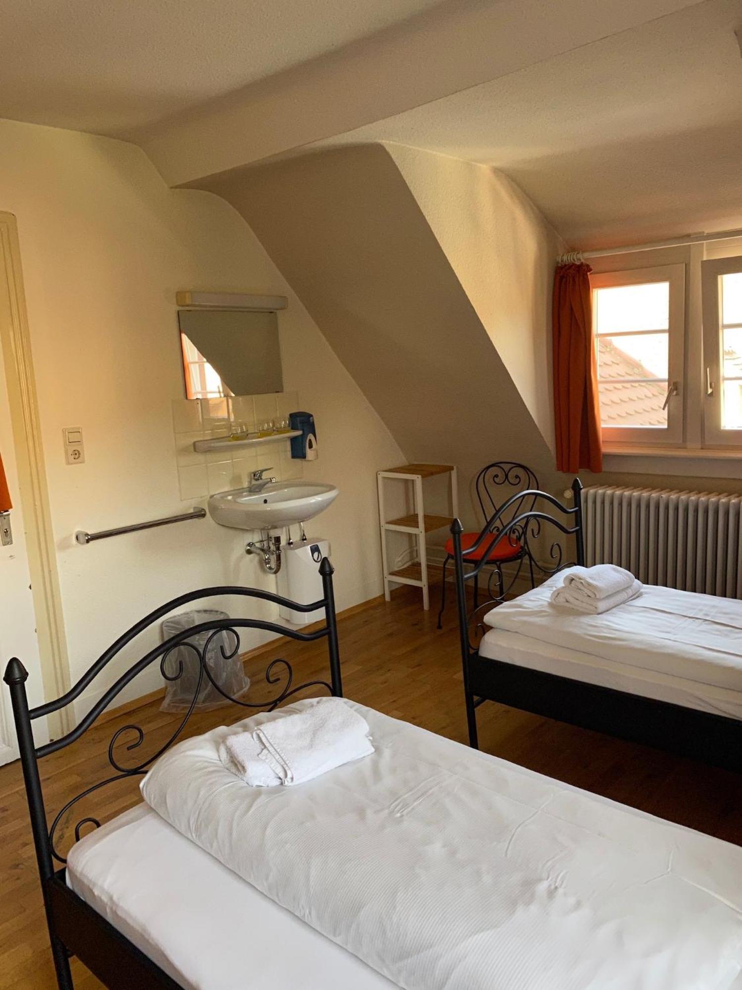 Basic Driepersoonskamer met Gedeelde Badkamer