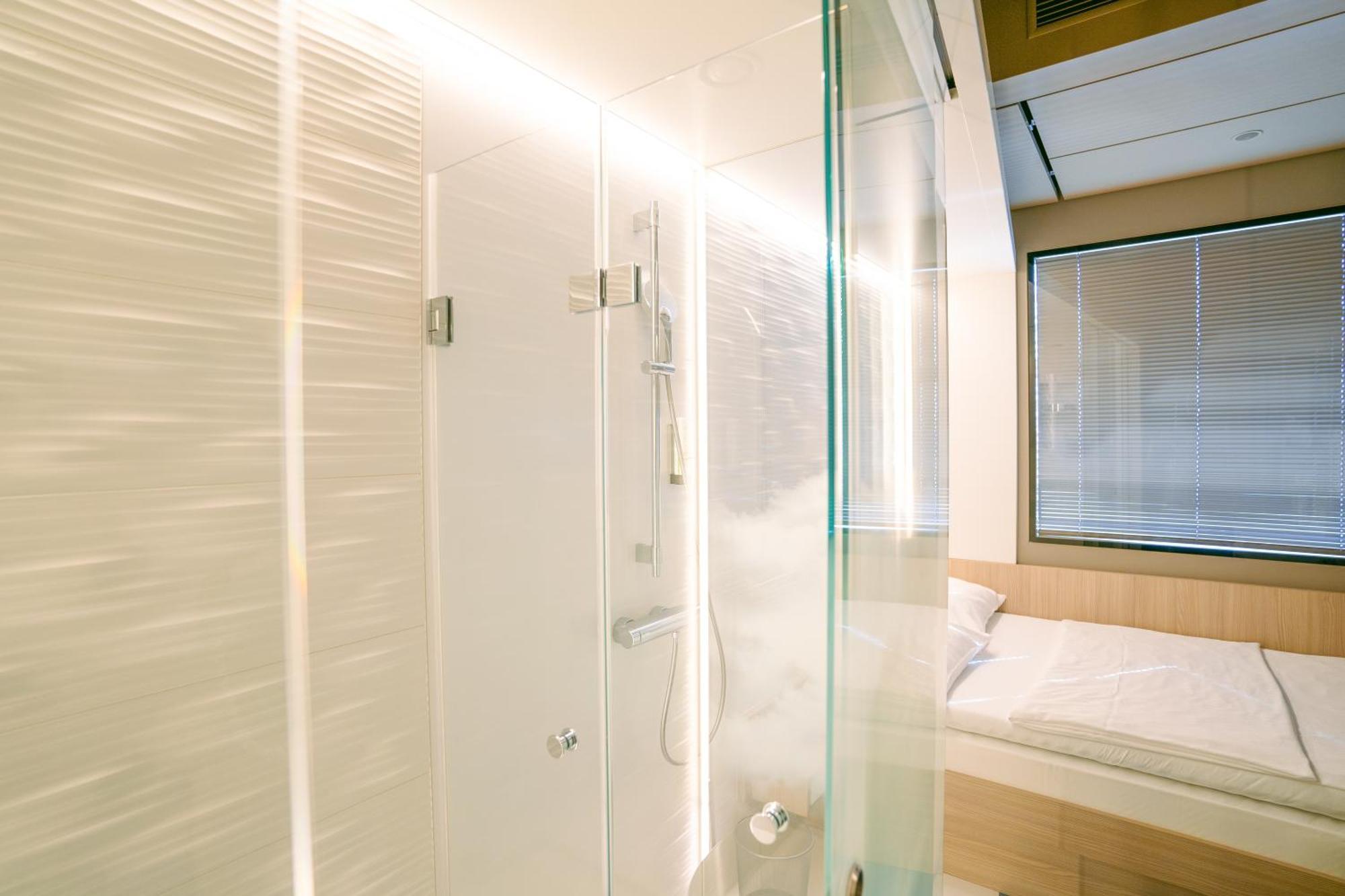 Single Room with View Overnight ( 6 pm -8 am)