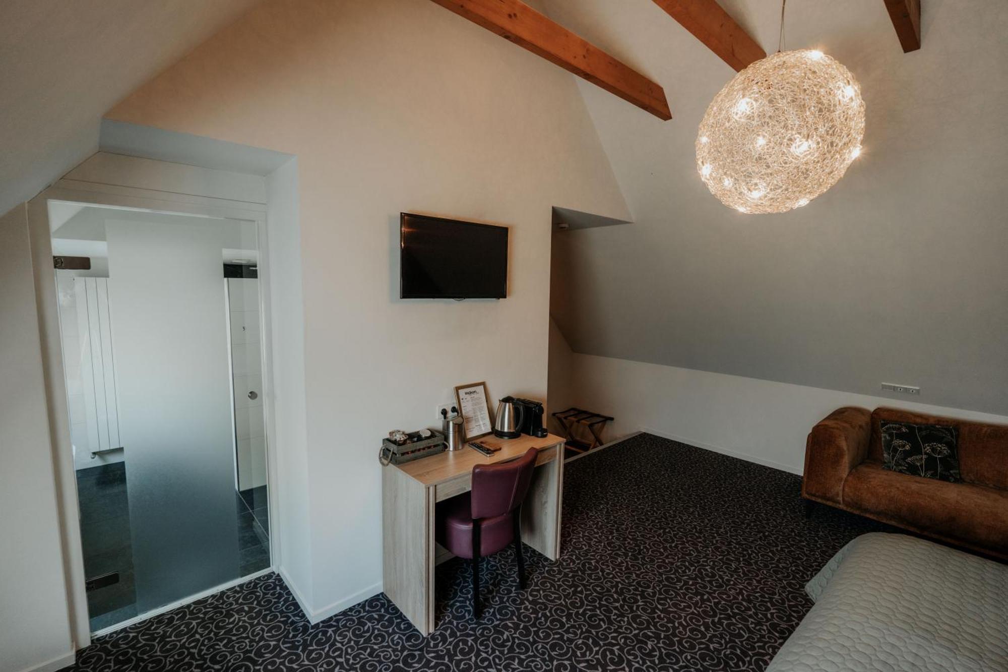 Deluxe King Suite