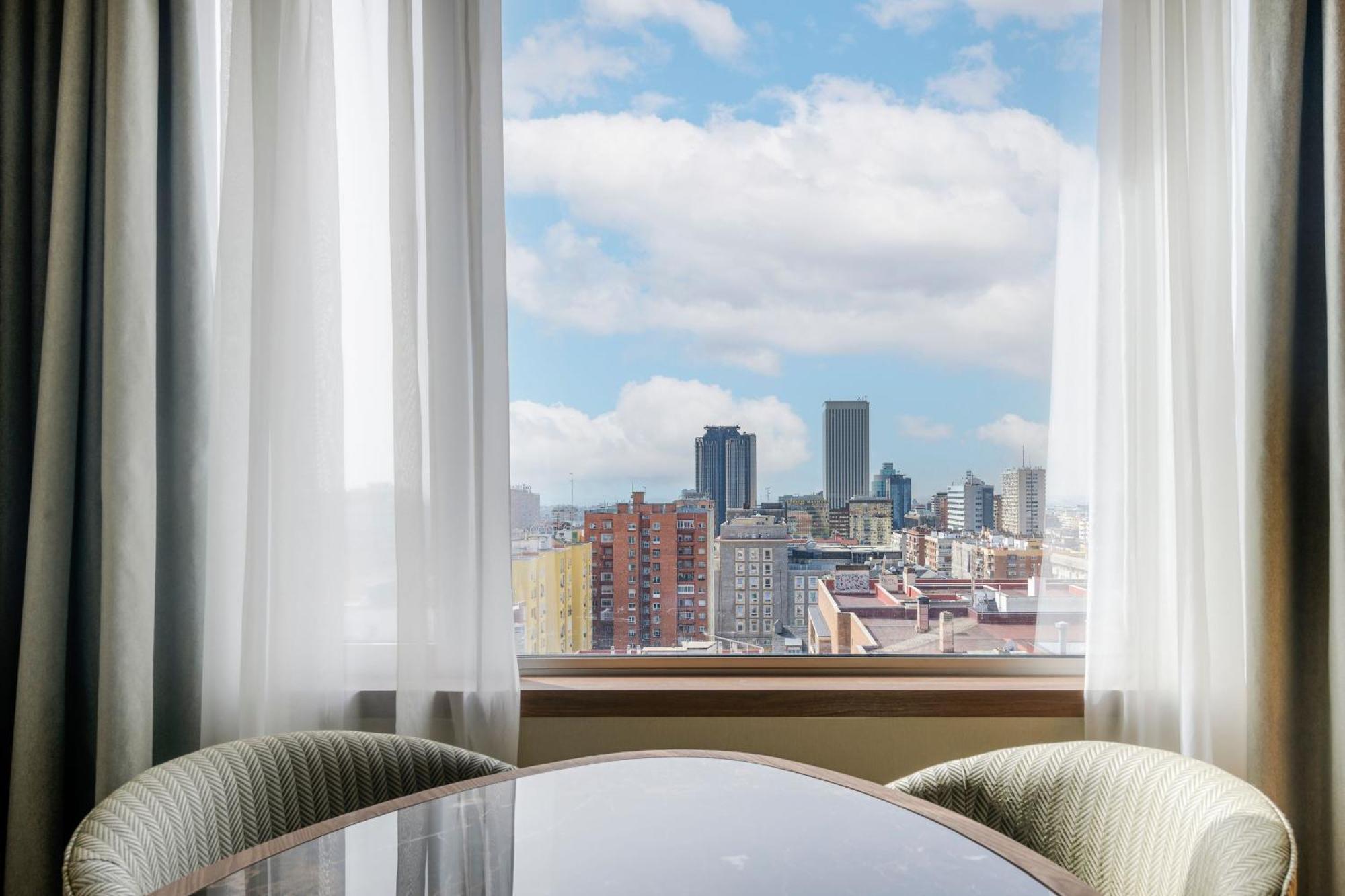 Premium Deluxe King Room High Floor