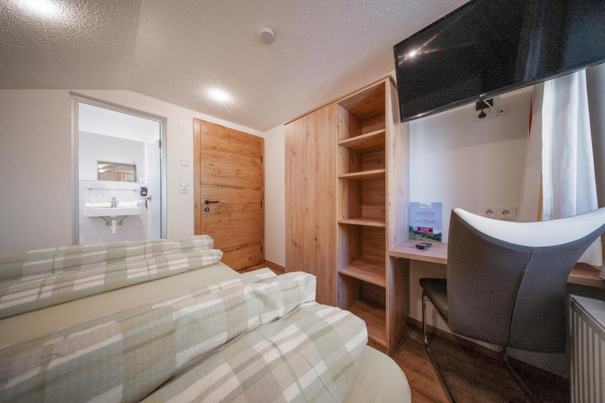 Three-Bedroom Apartment Mountain View