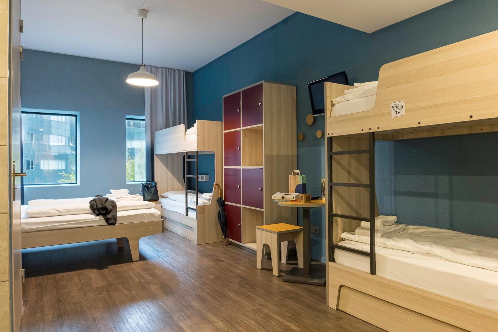 6-Bed Room