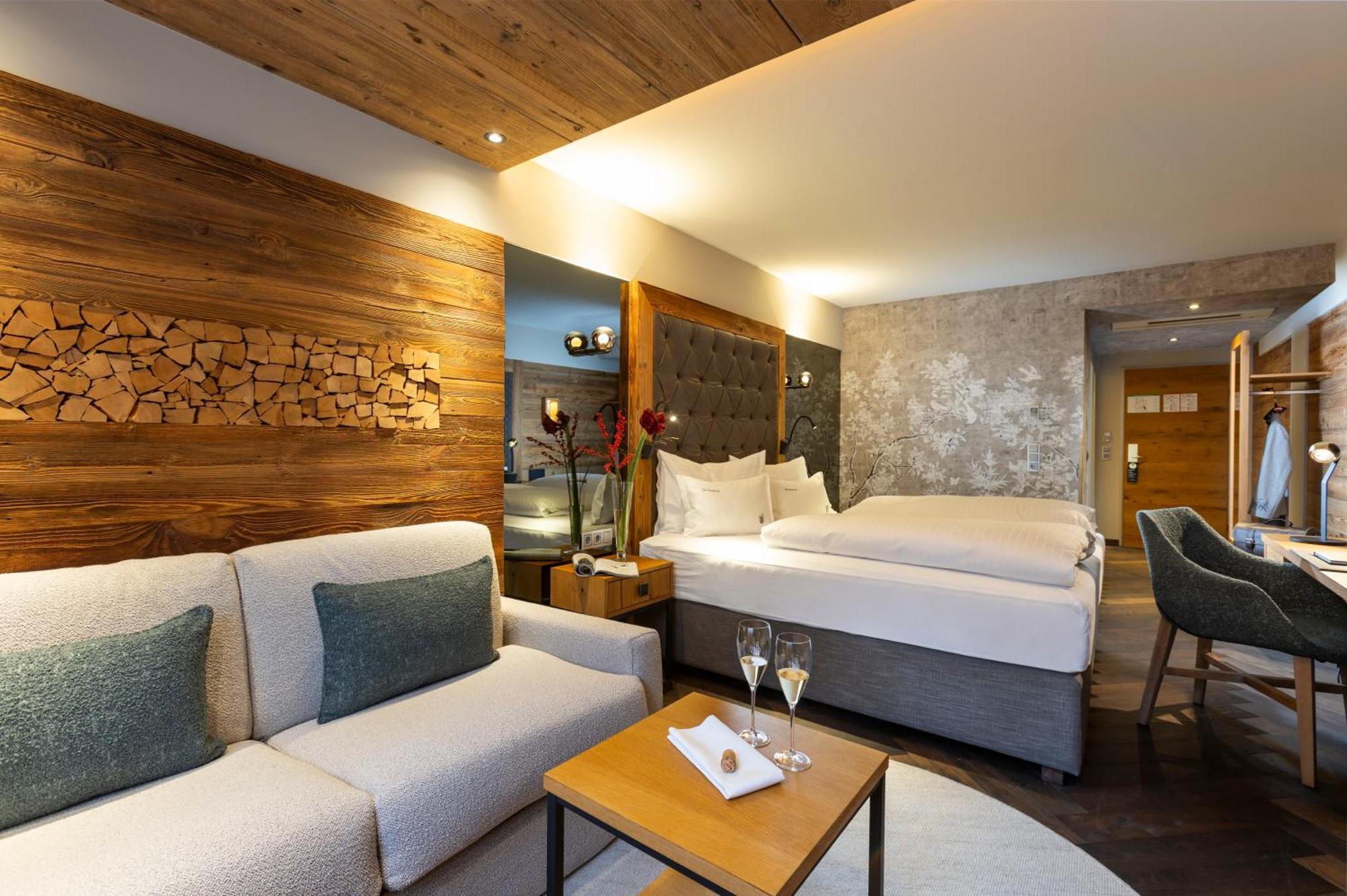Double Room Deluxe Tyrol