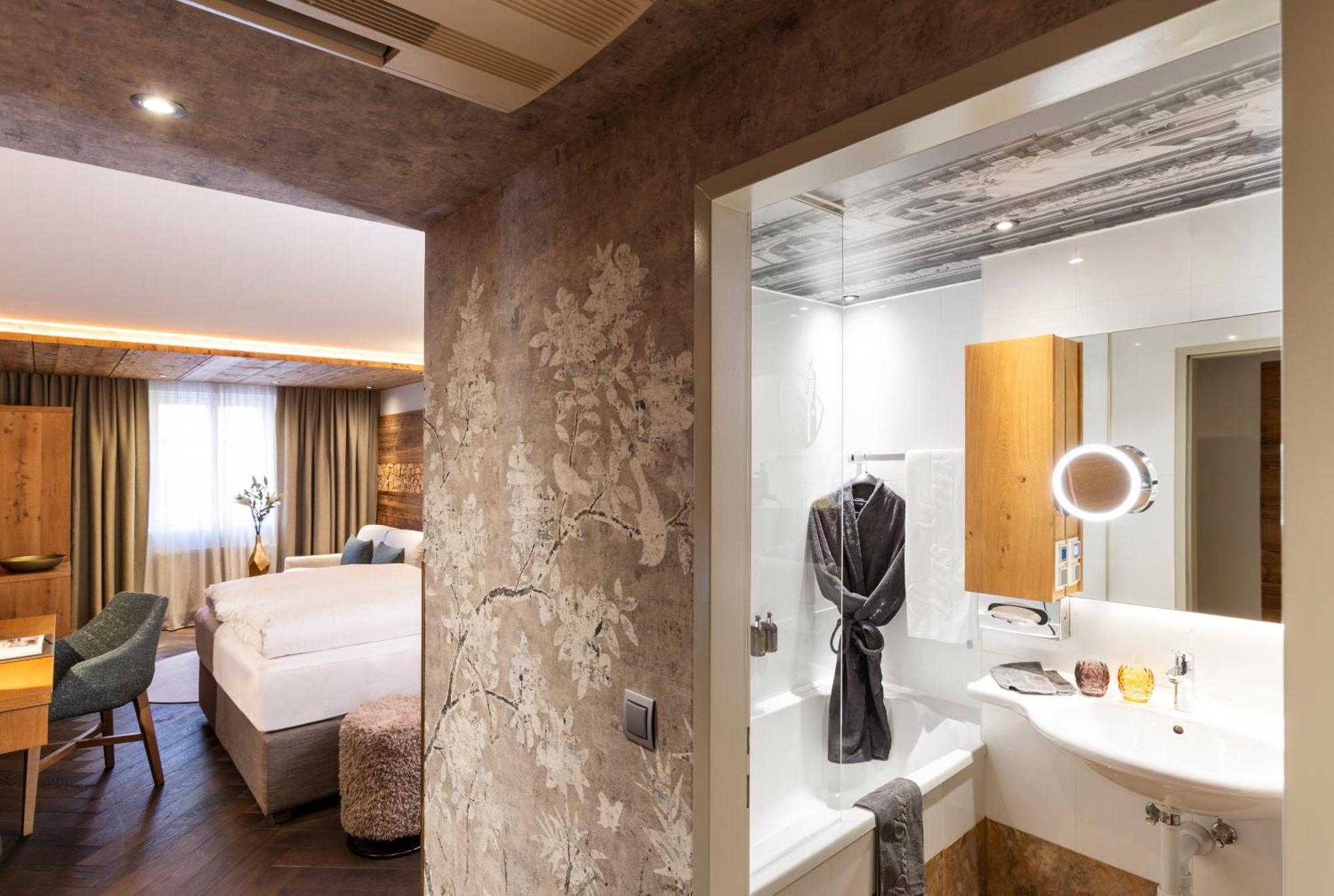 Double Room Deluxe Tyrol