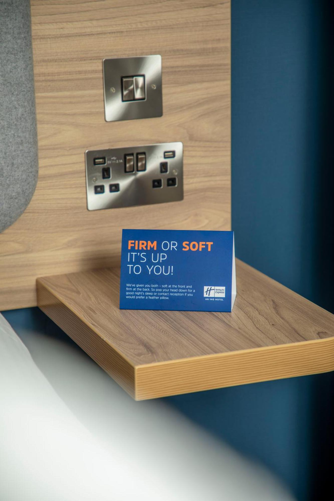 Standaard Tweepersoonskamer met 2 Aparte Bedden en Gratis Warm Ontbijt