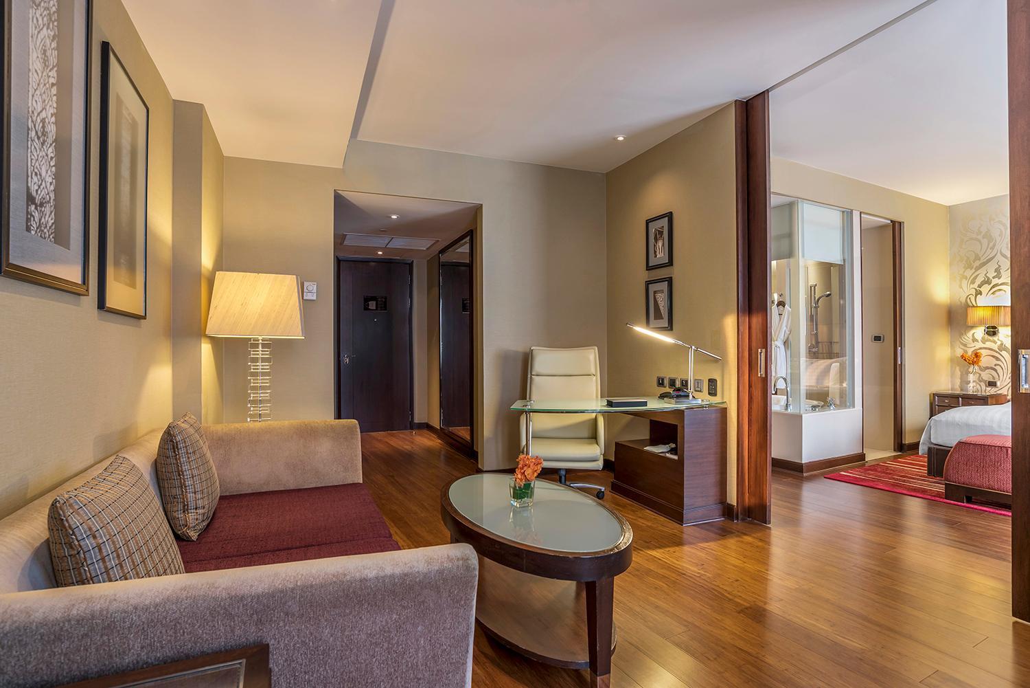 Deluxe King Suite