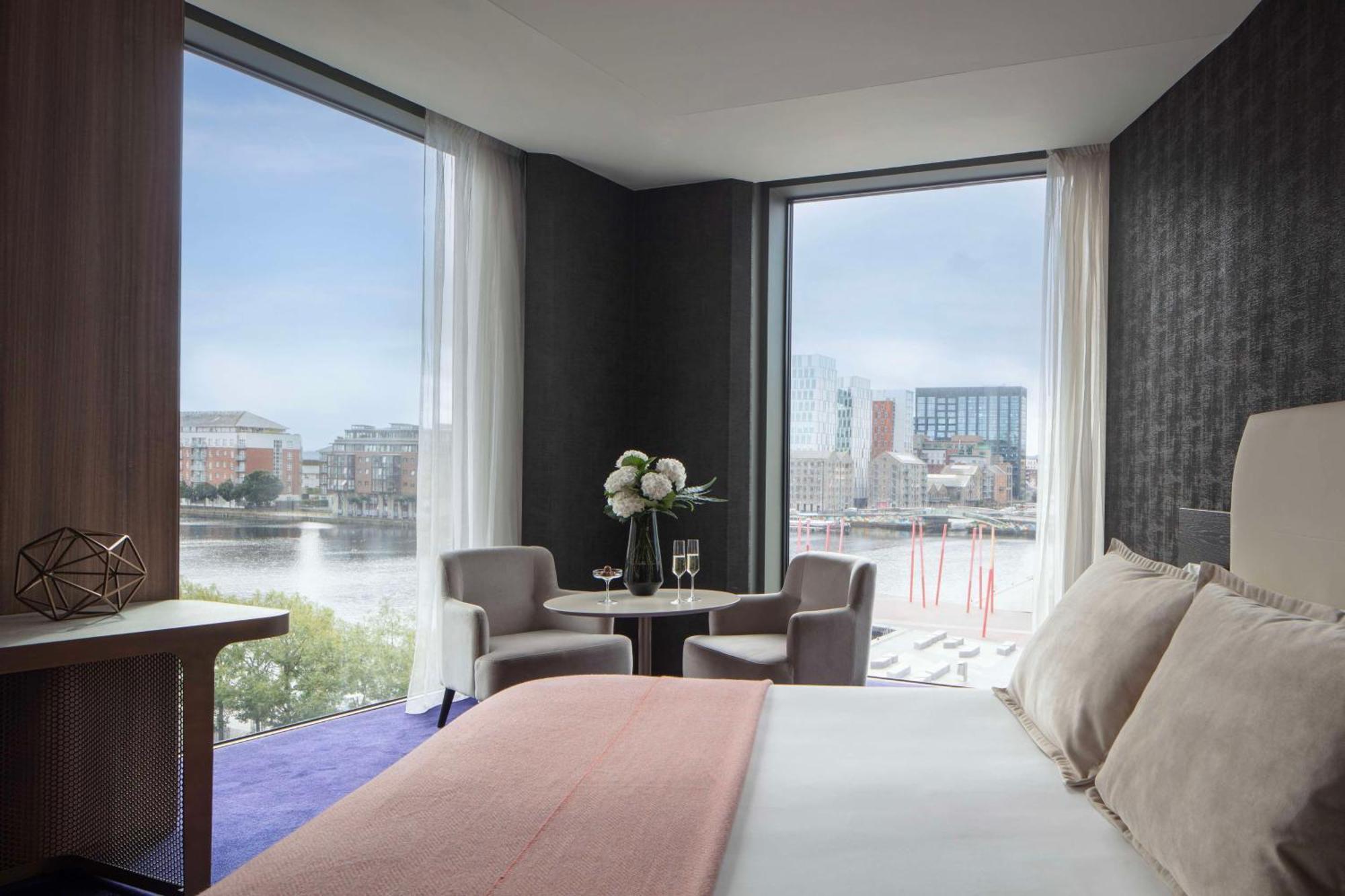 Junior Hoeksuite met uitzicht en extra bed (2 volwassenen + 2 kinderen)