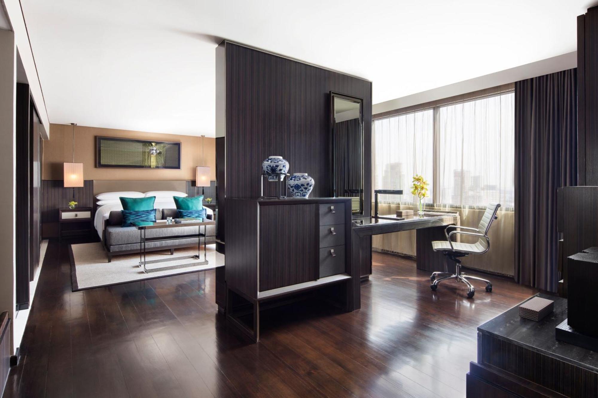 Grand Marquis Suite M Club lounge access 1 Bedroom Executive Suite 1 King