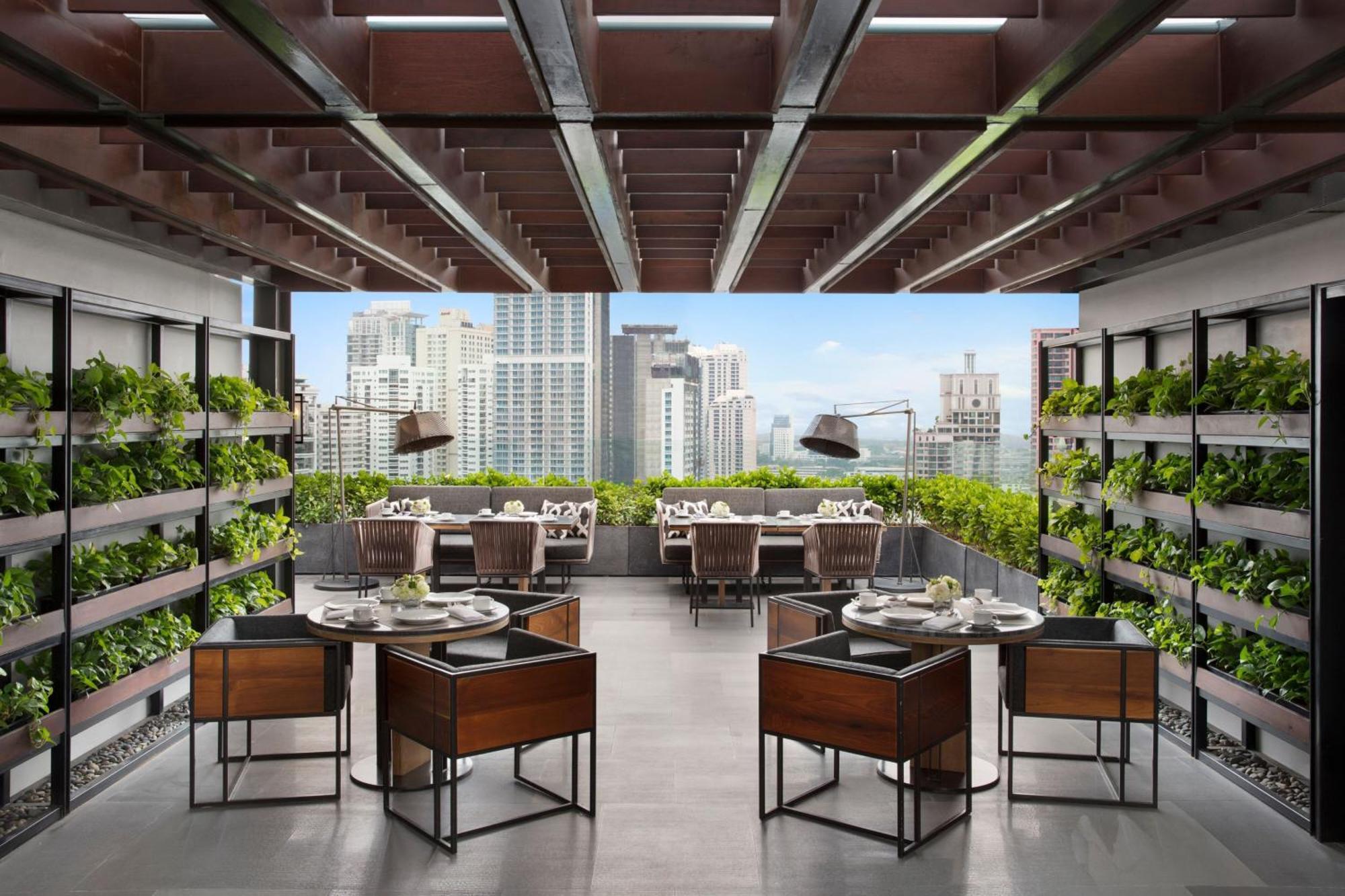 Grand Marquis Suite M Club lounge access 1 Bedroom Executive Suite 1 King