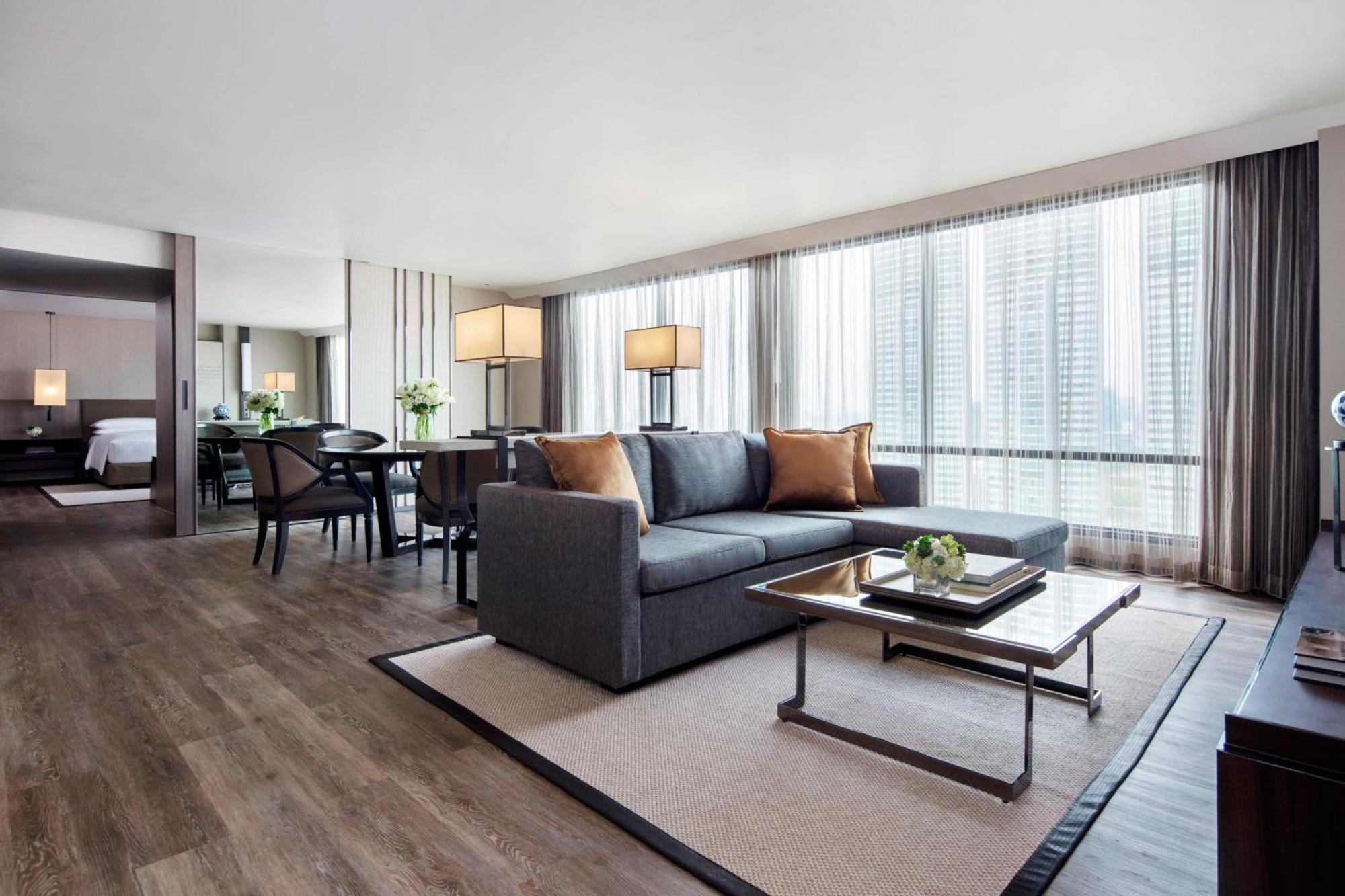 Family Suite M Club lounge access 2 Bedroom Connecting Suite
