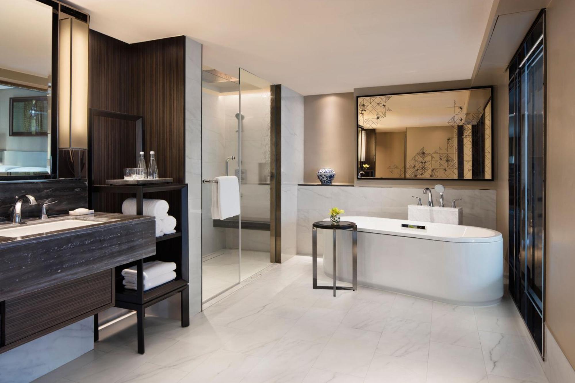 Grand Marquis Suite M Club lounge access 1 Bedroom Executive Suite 1 King