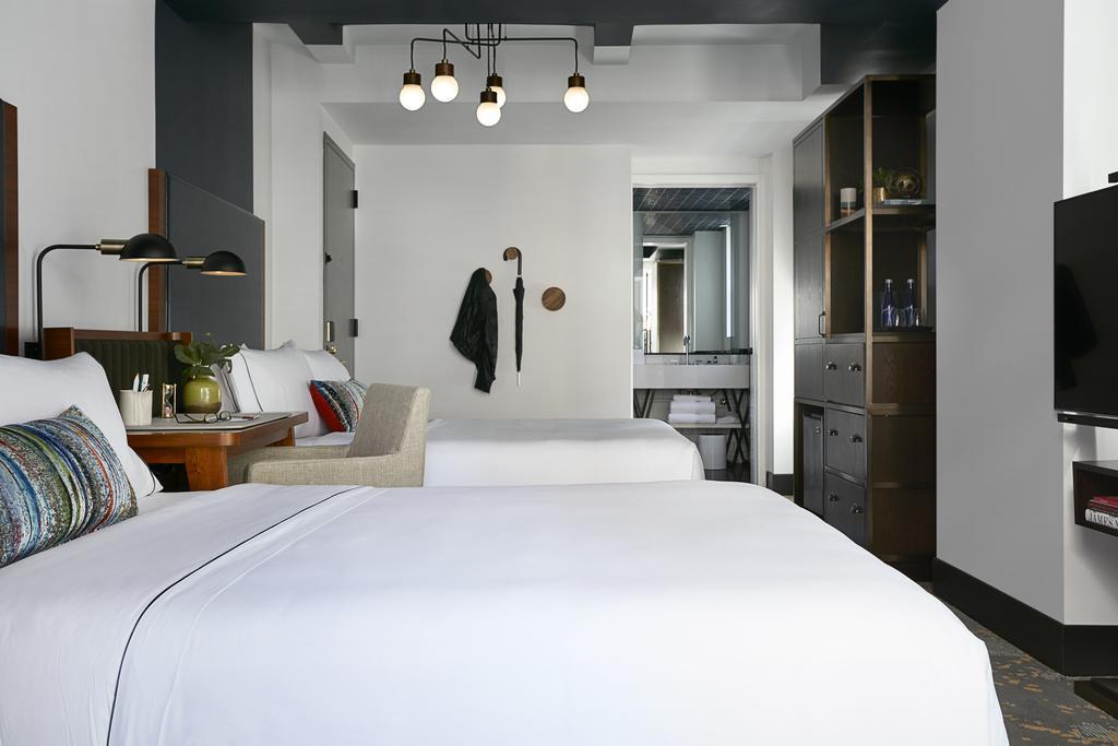 Gallery met 2 Queensize Bedden