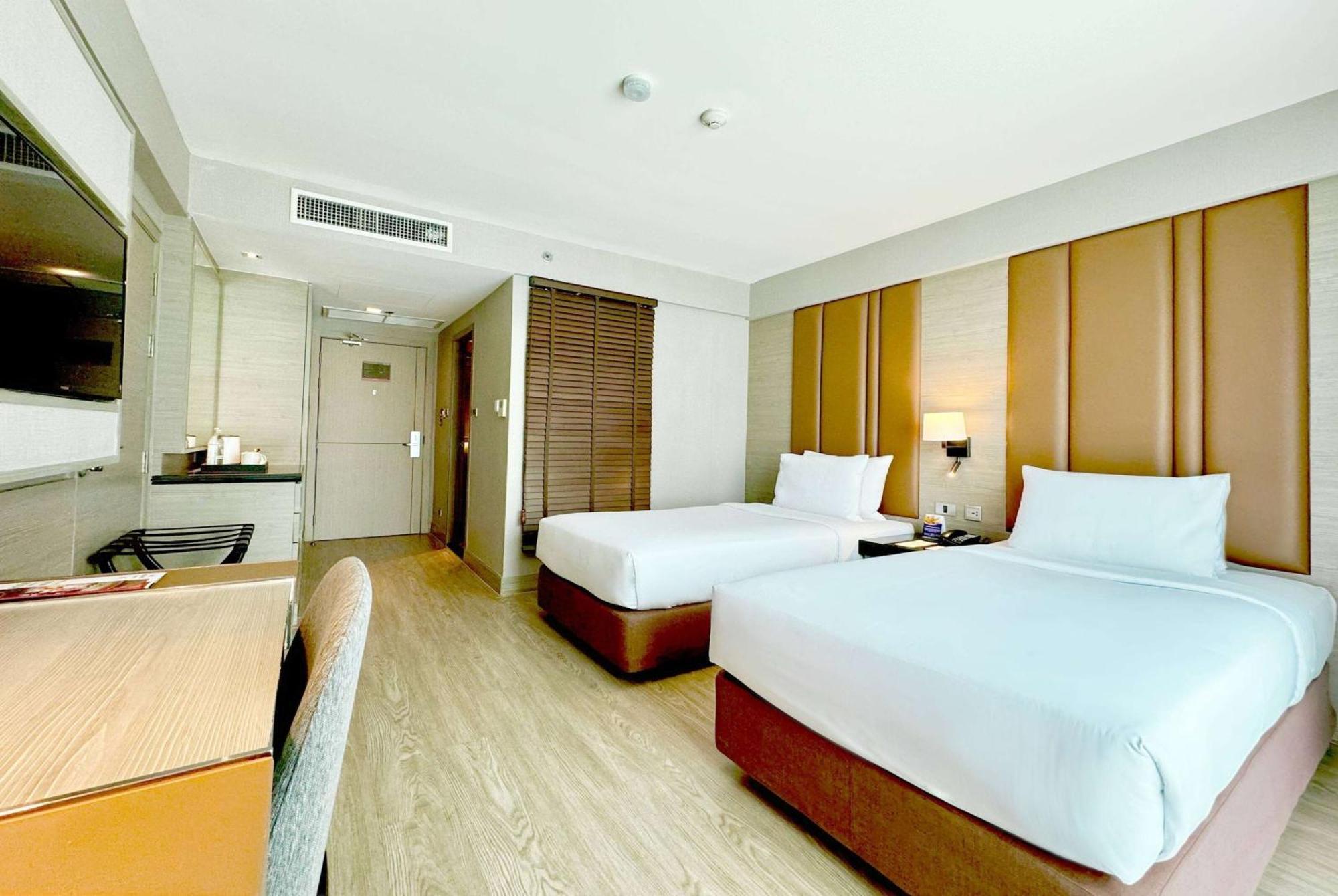 Premier Room Two Twin Beds Non-Smoking