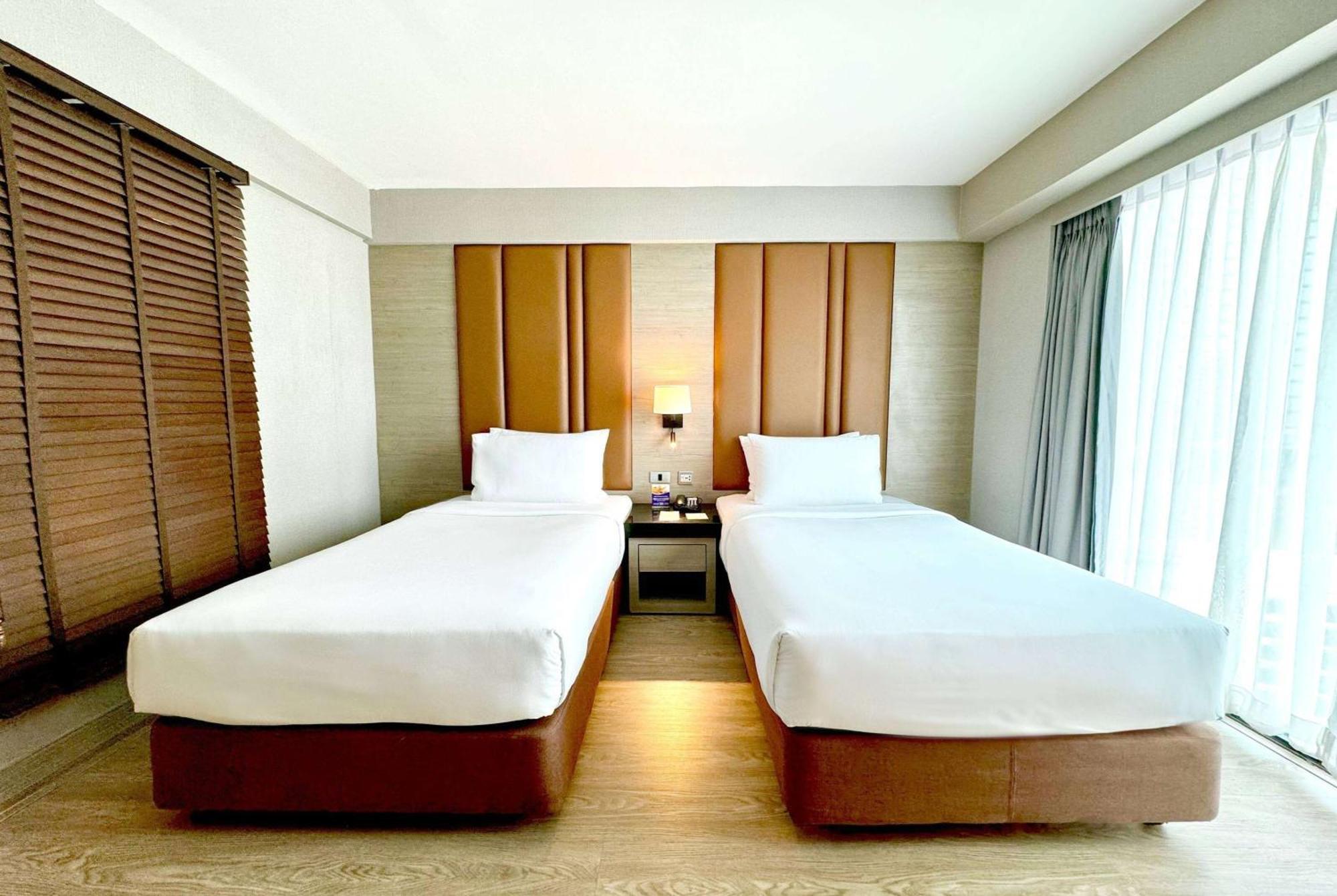Premier Room Two Twin Beds Non-Smoking