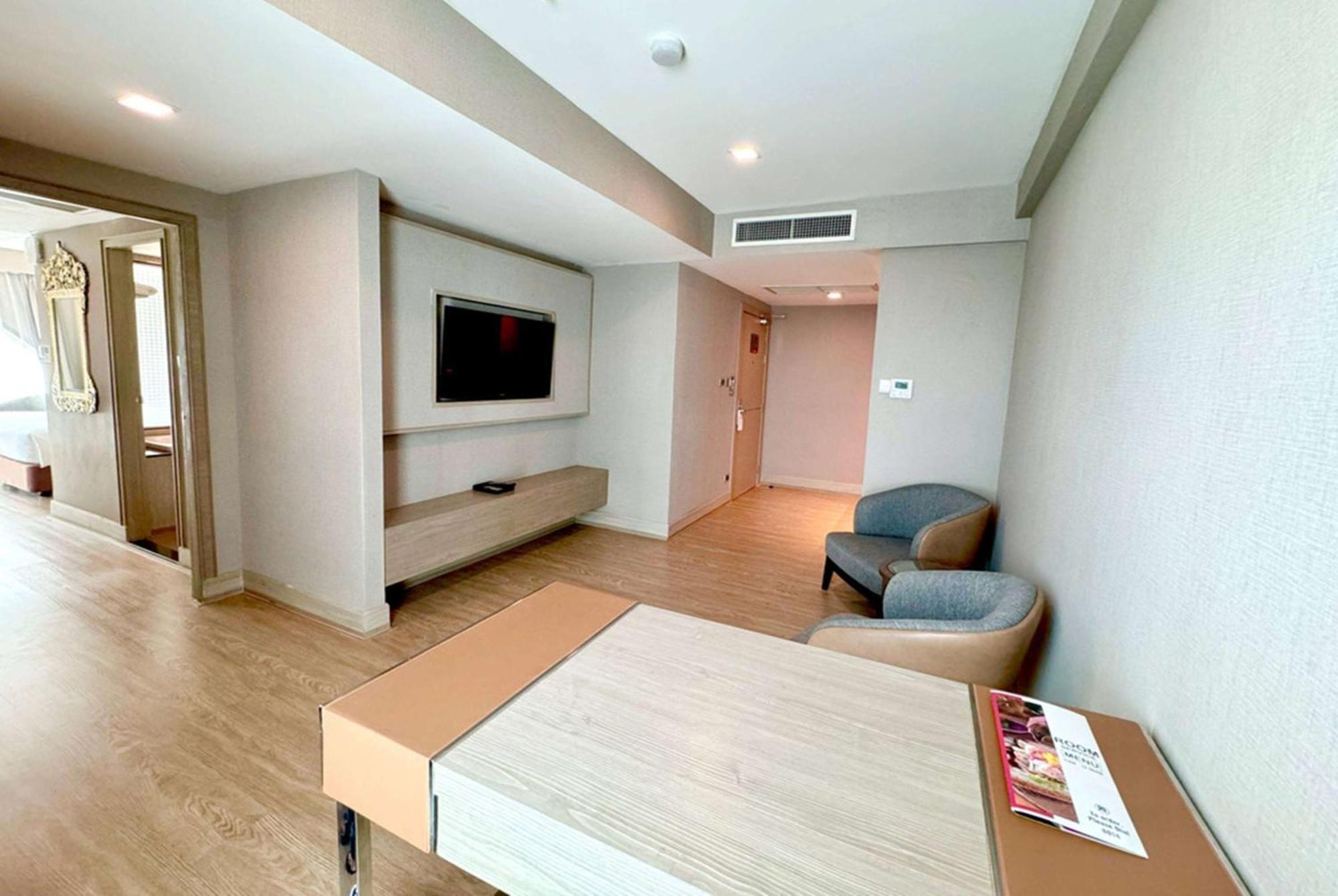Executive King Suite Non-Smoking