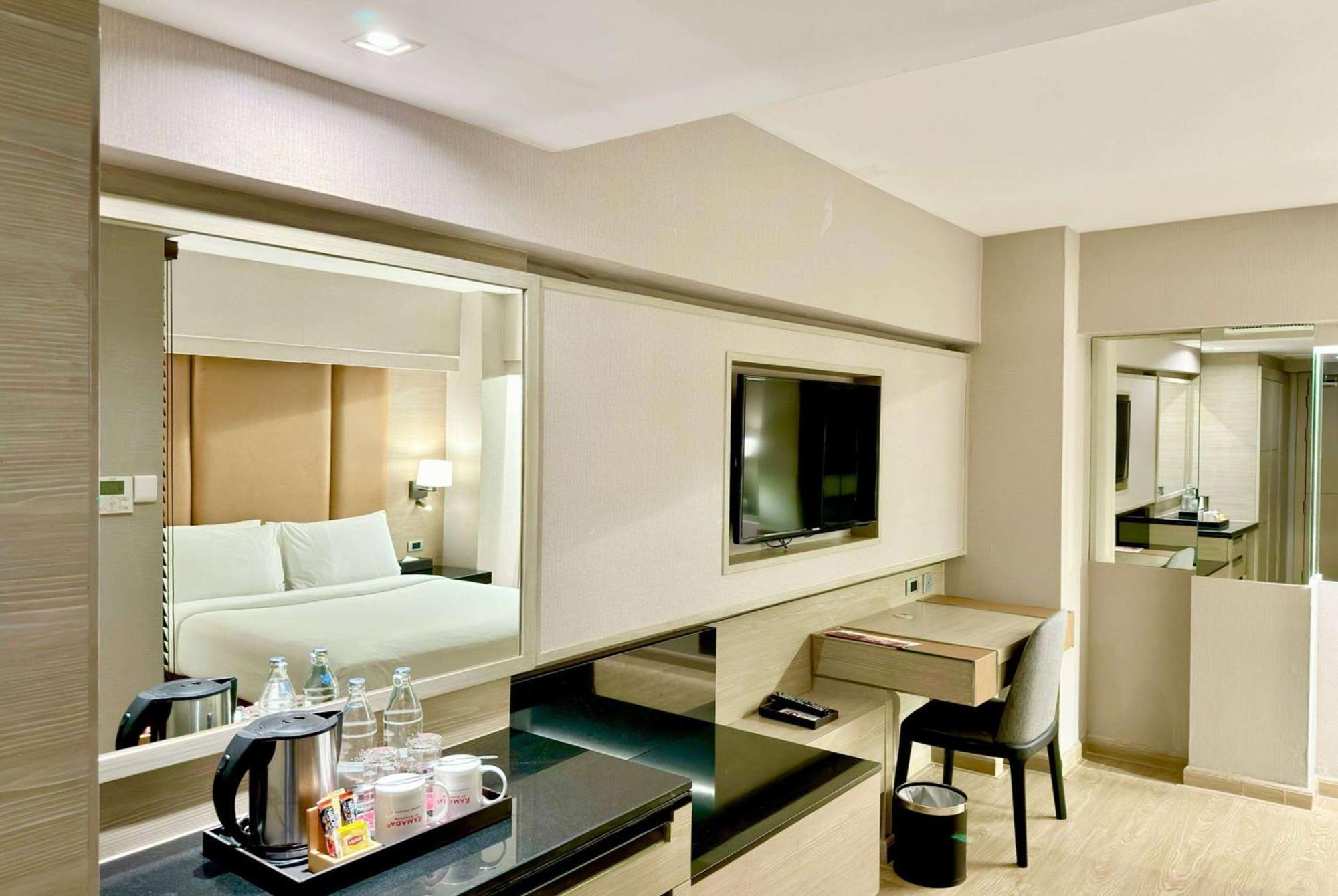 Queen Premier Room No Window Non-Smoking
