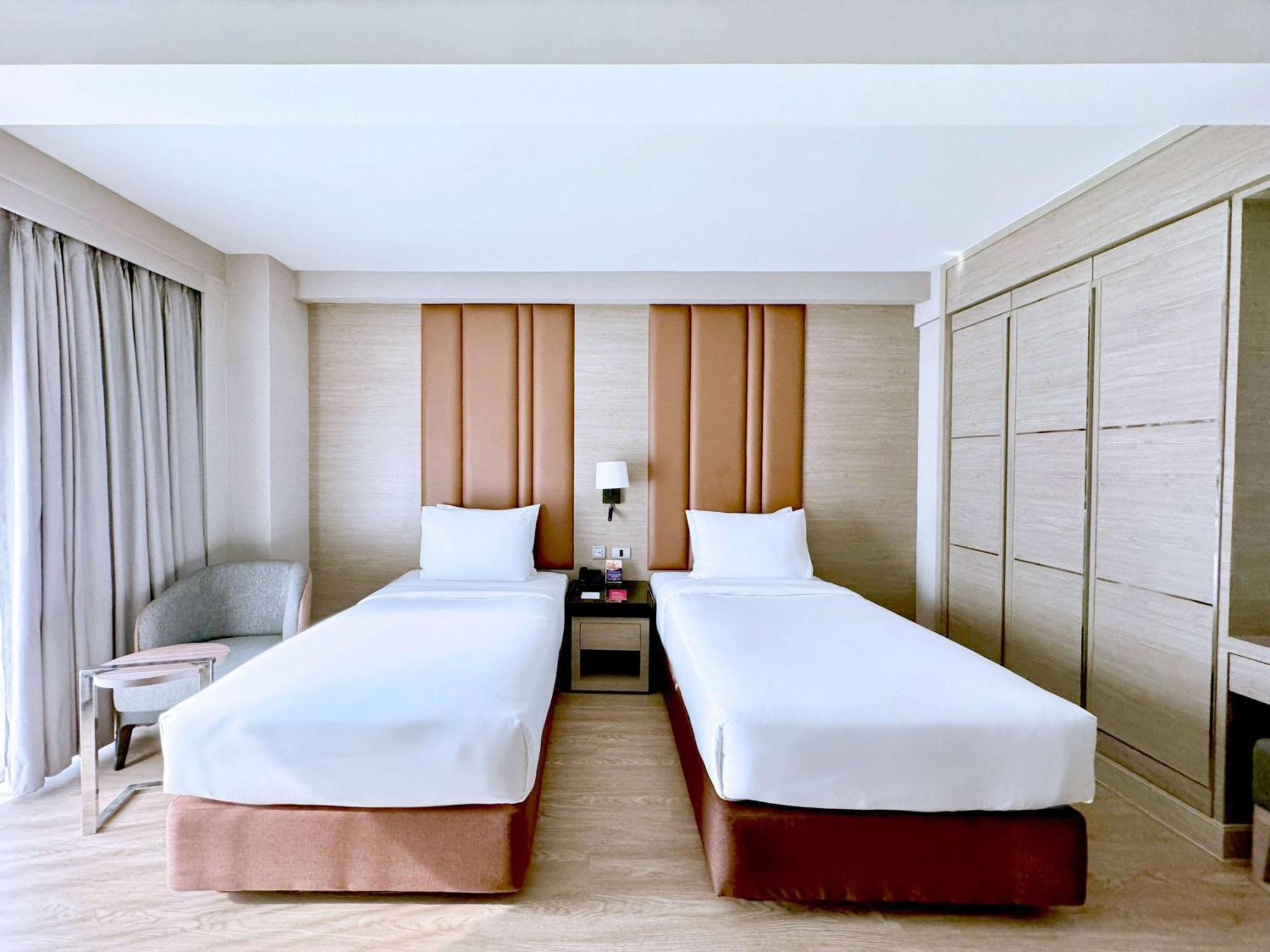 Executive Room Two Twin Beds Non-Smoking