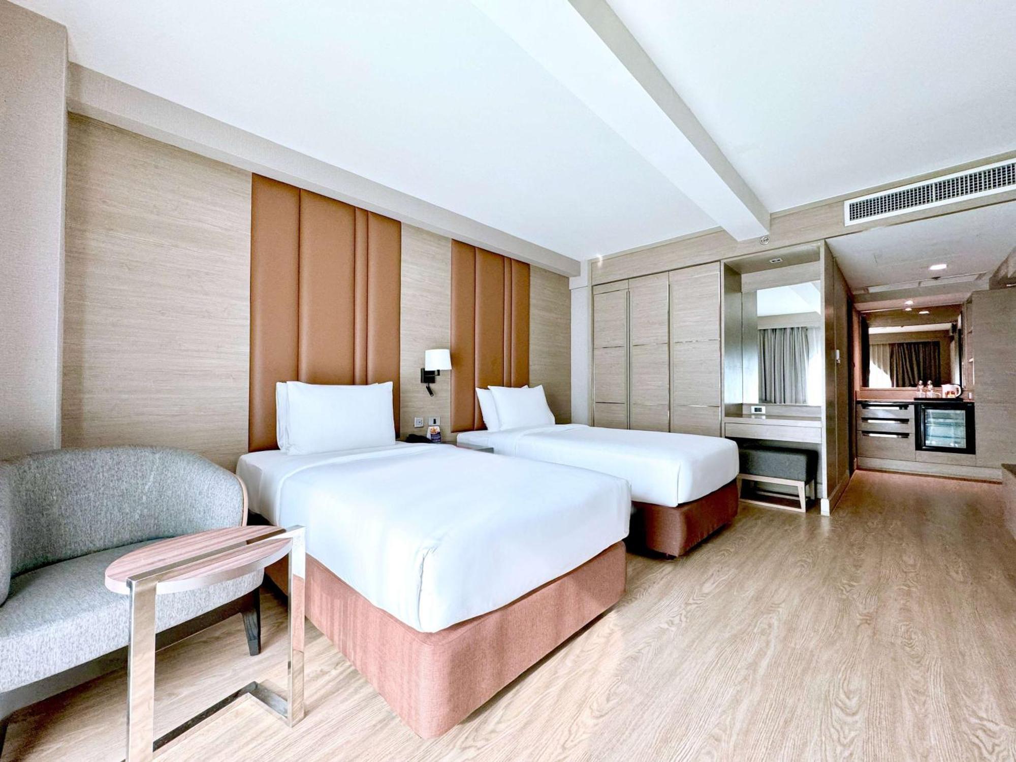 Executive Room Two Twin Beds Non-Smoking