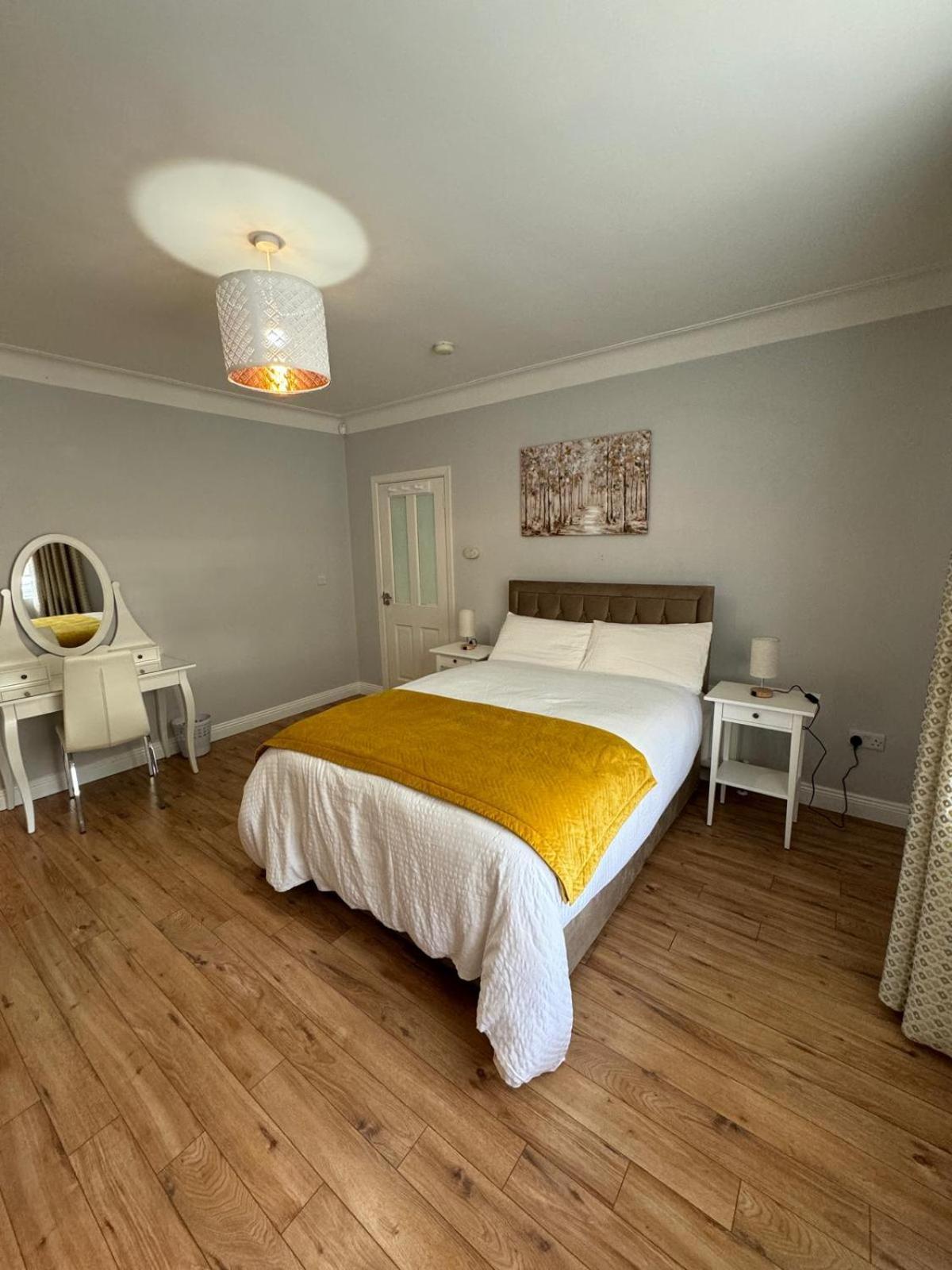 Tweepersoonskamer met Gedeelde Badkamer