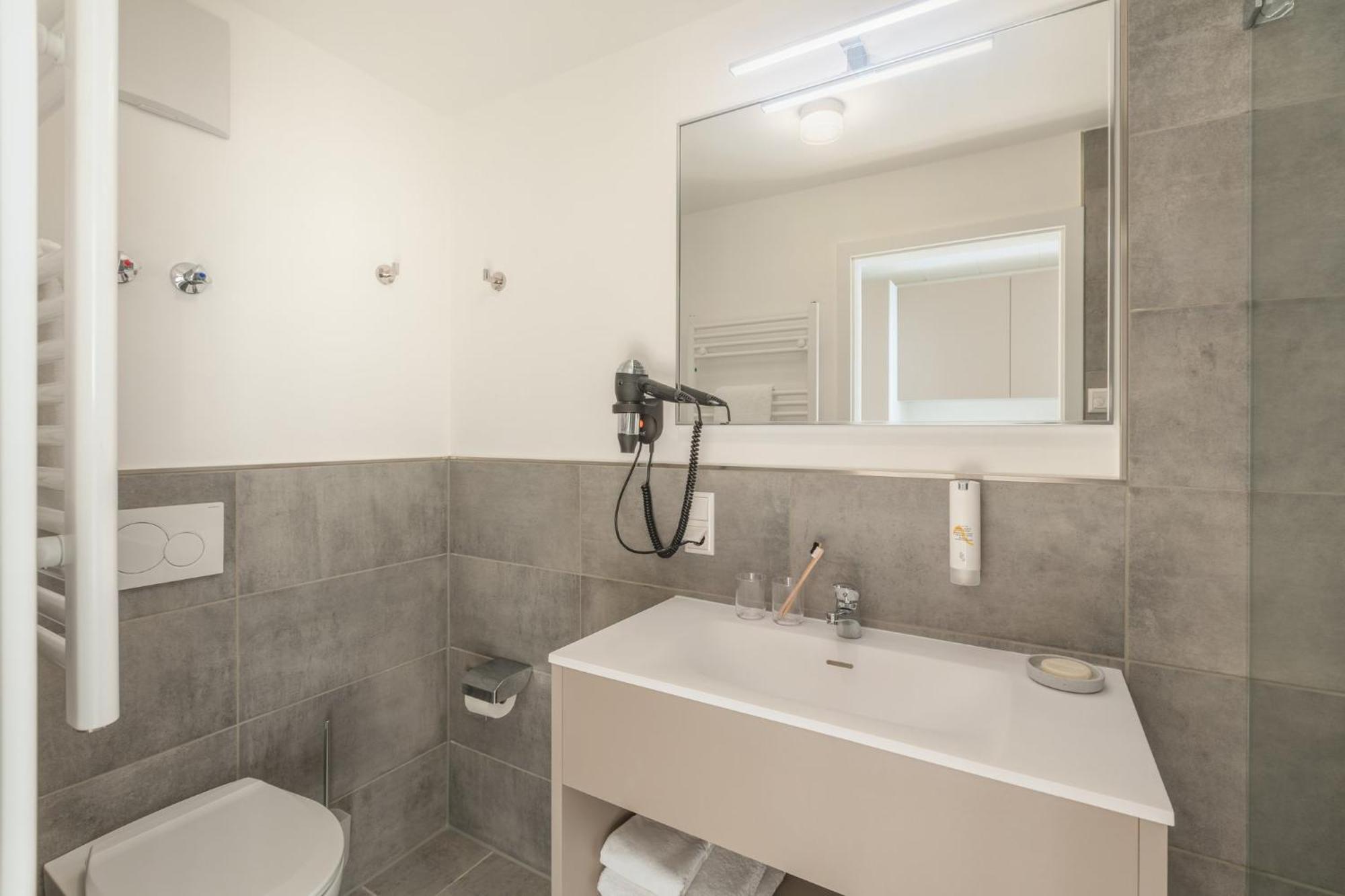 Studio met Queensize Bed en Kitchenette
