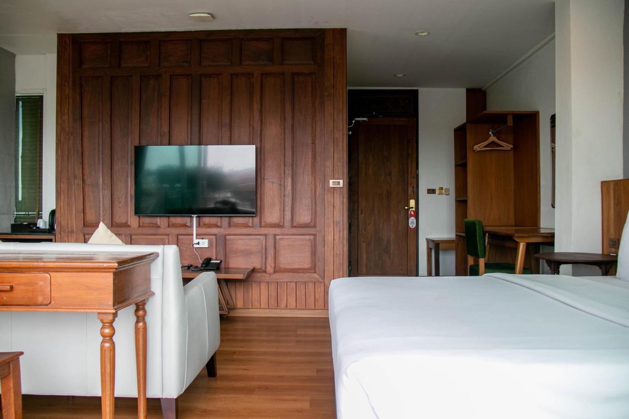 Lamphu Canal Suite Second Building