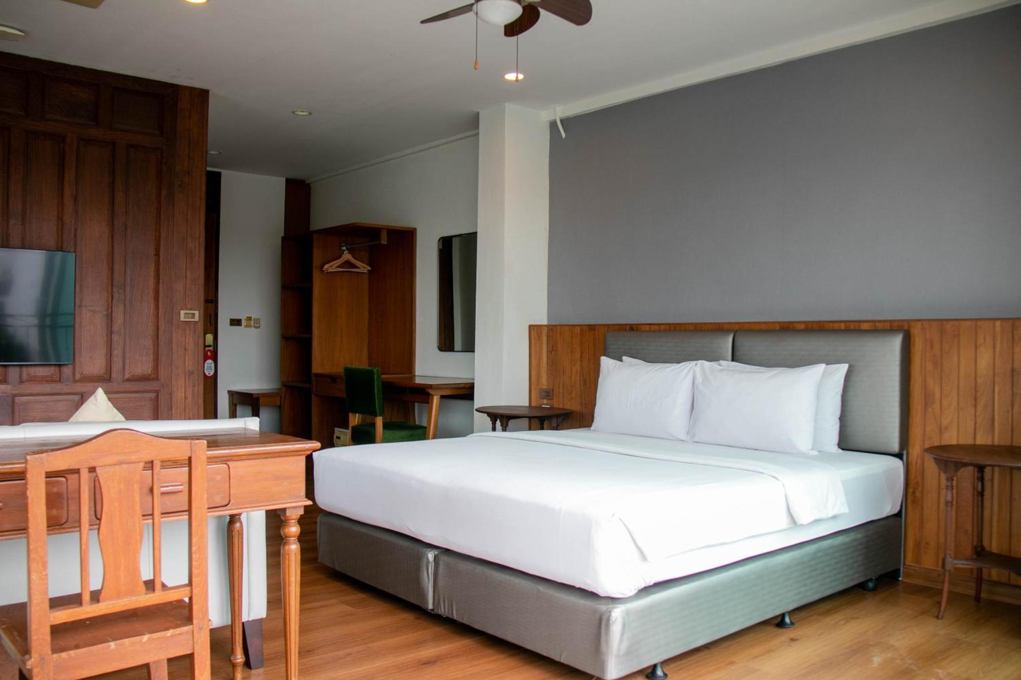 Lamphu Canal Suite Second Building