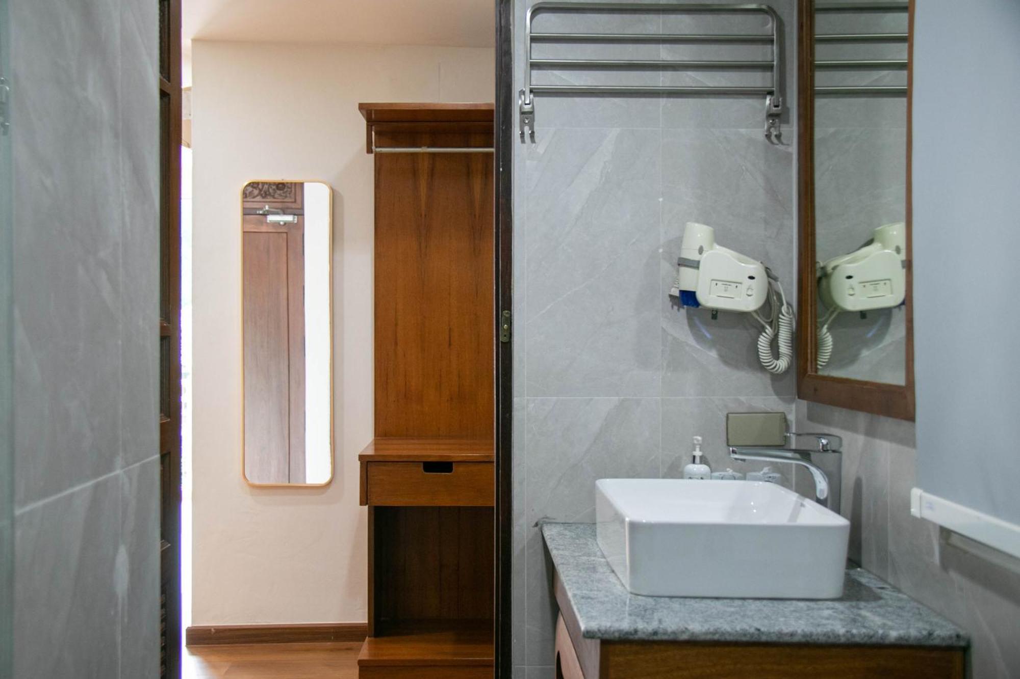 Suite Room Second Building
