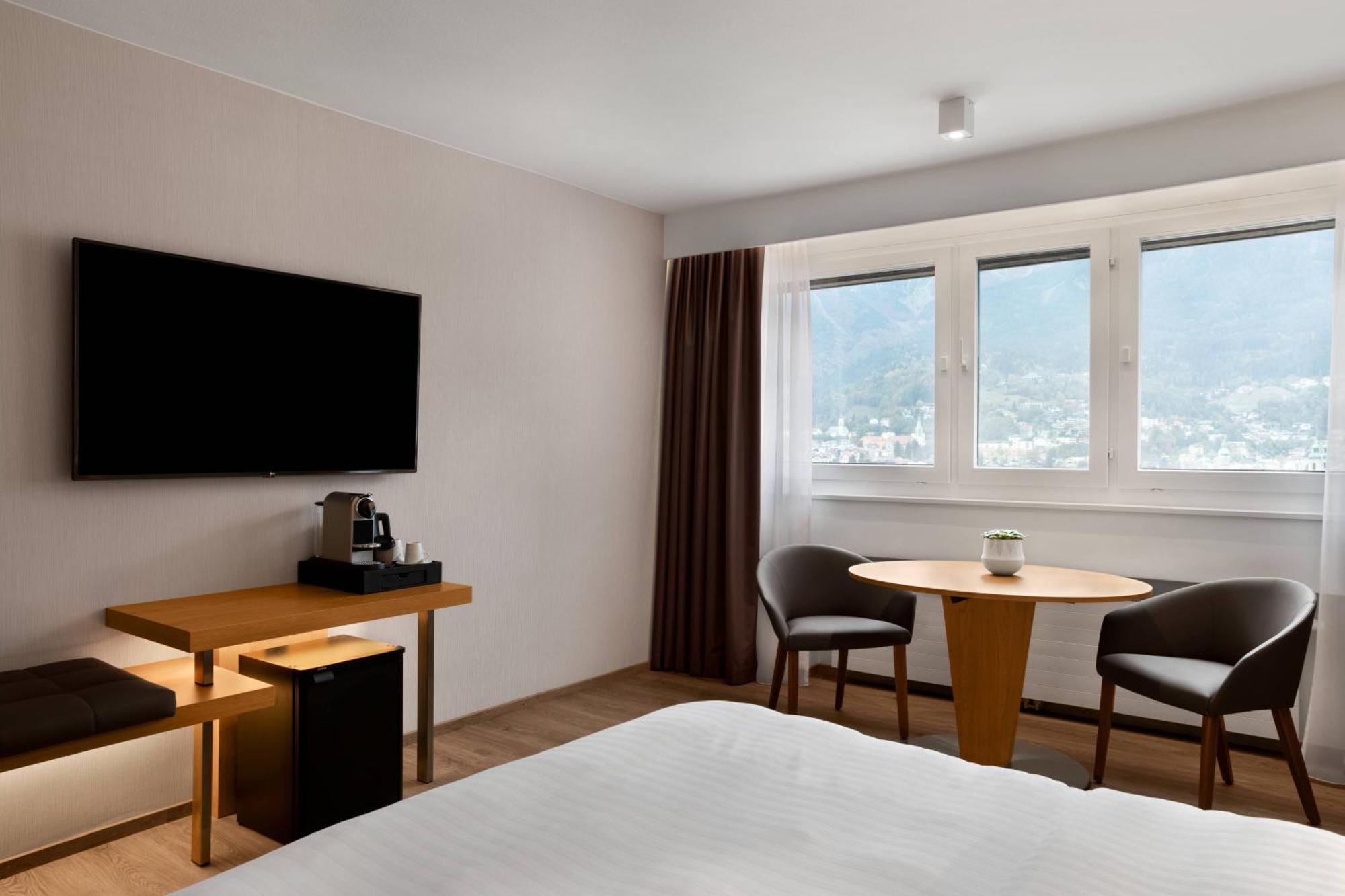 Deluxe Guest Room King Bed Mountain View High Floor