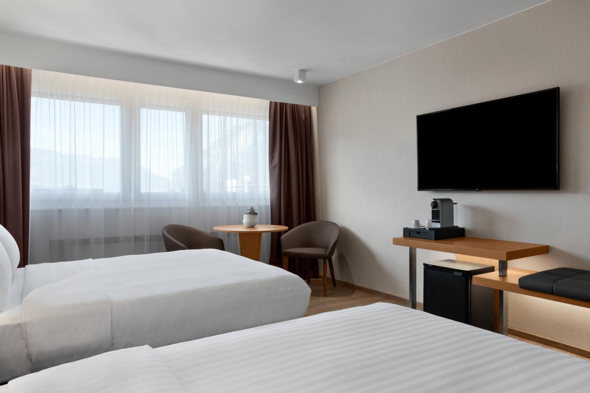 Deluxe Guest Room Two Double Beds Mountain View High Floor