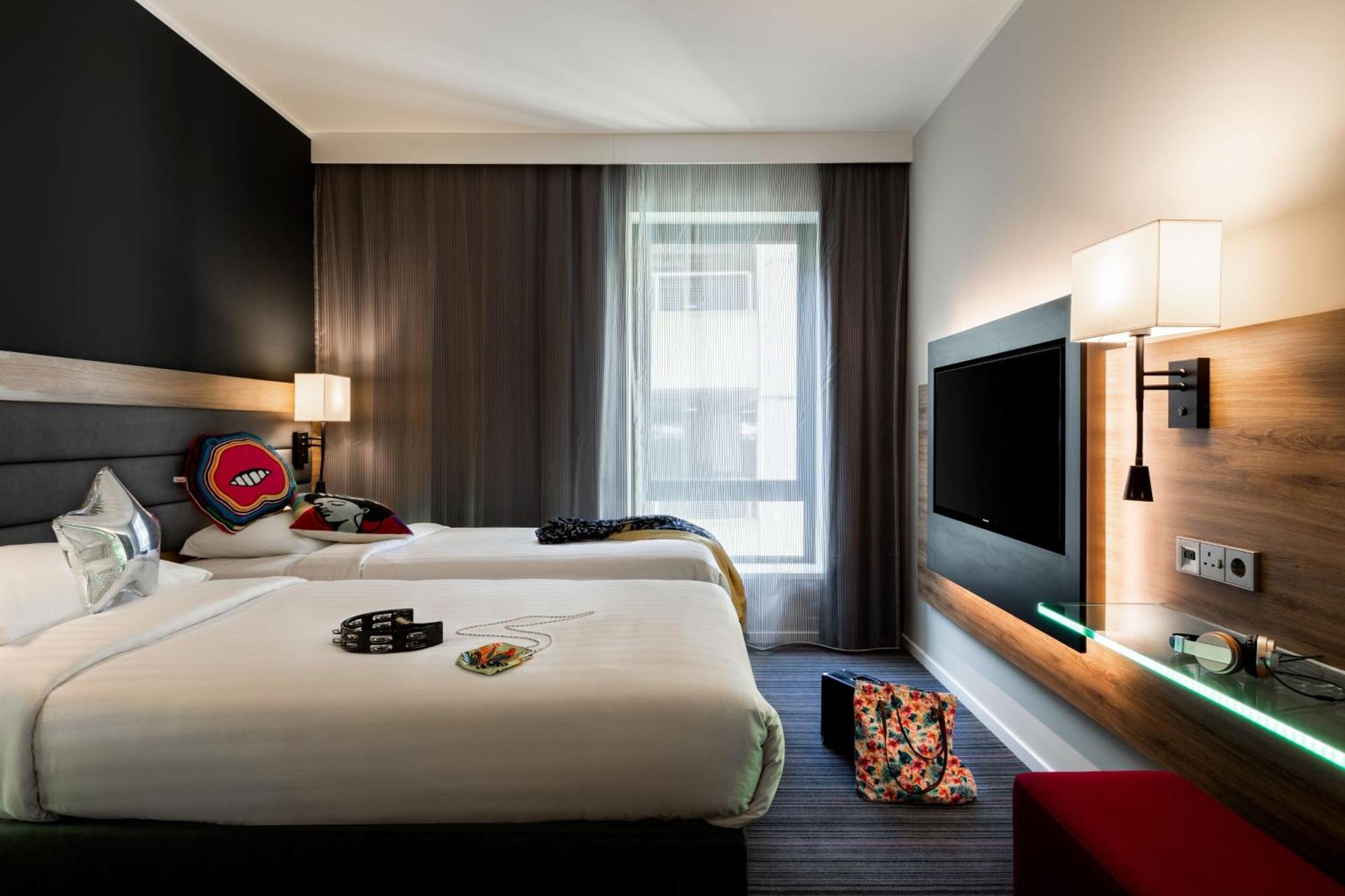 Moxy Twin Room