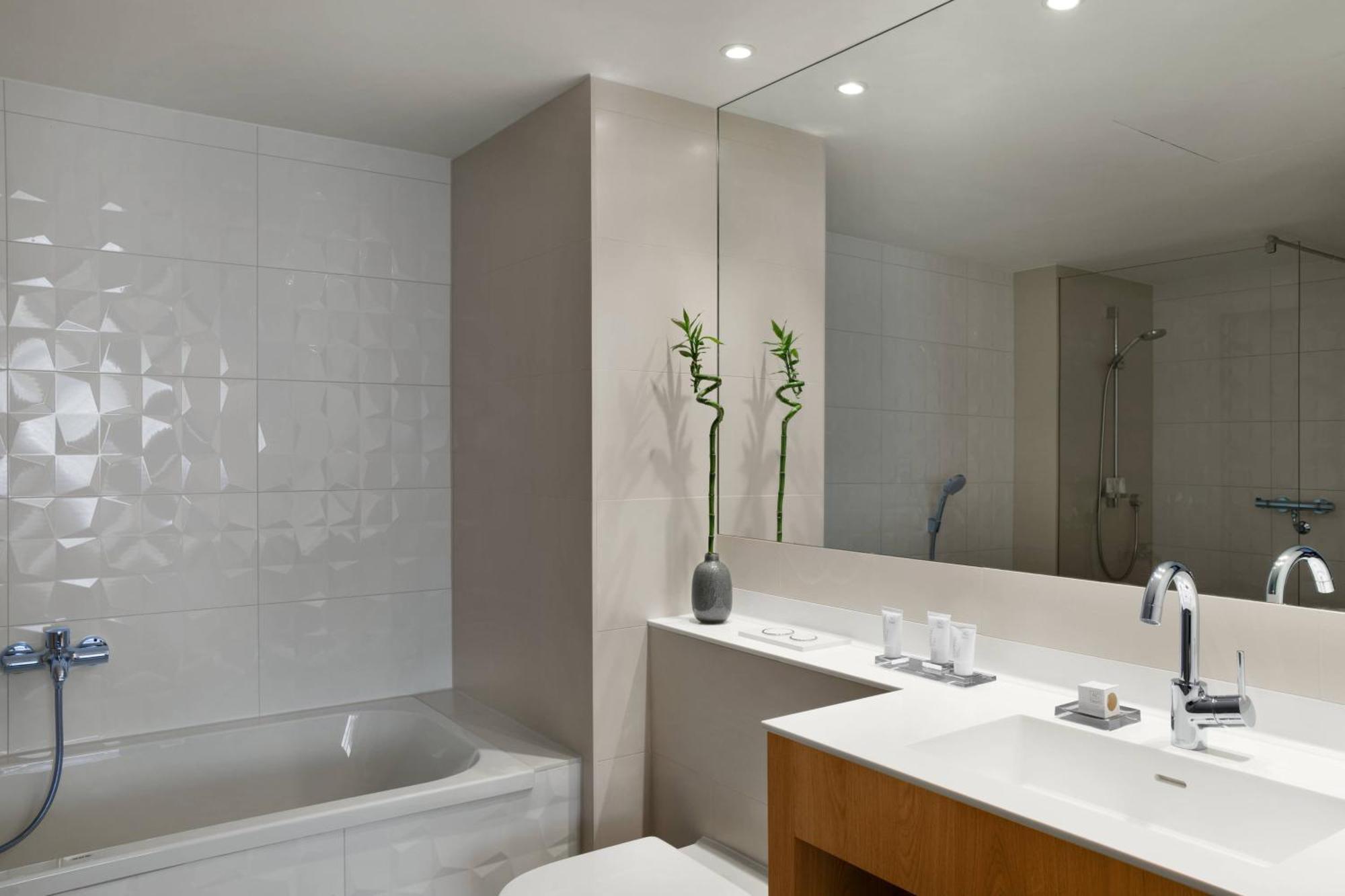 Deluxe Guest Room Two Double Beds Mountain View High Floor