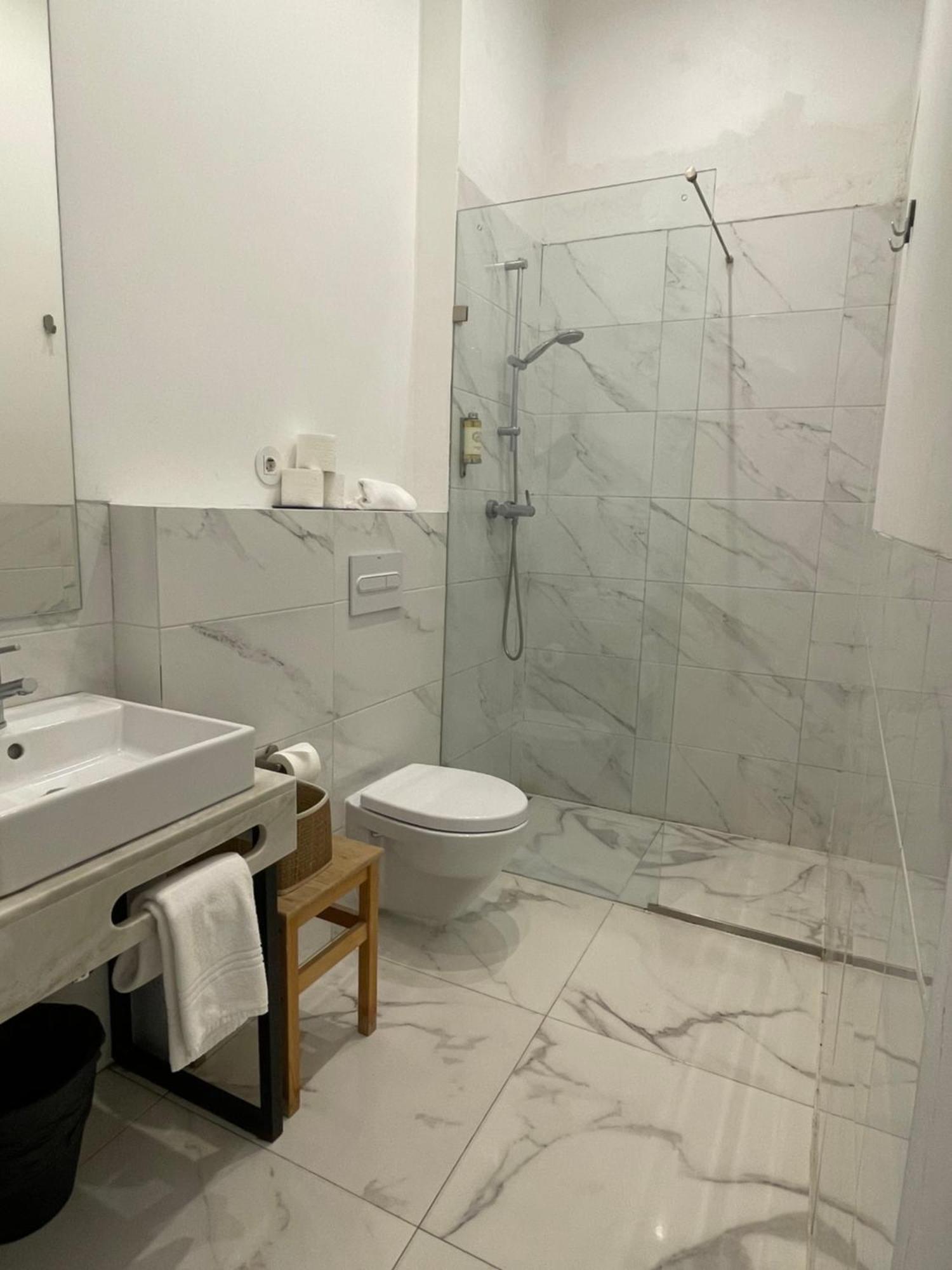 Deluxe driepersoonskamer met eigen badkamer