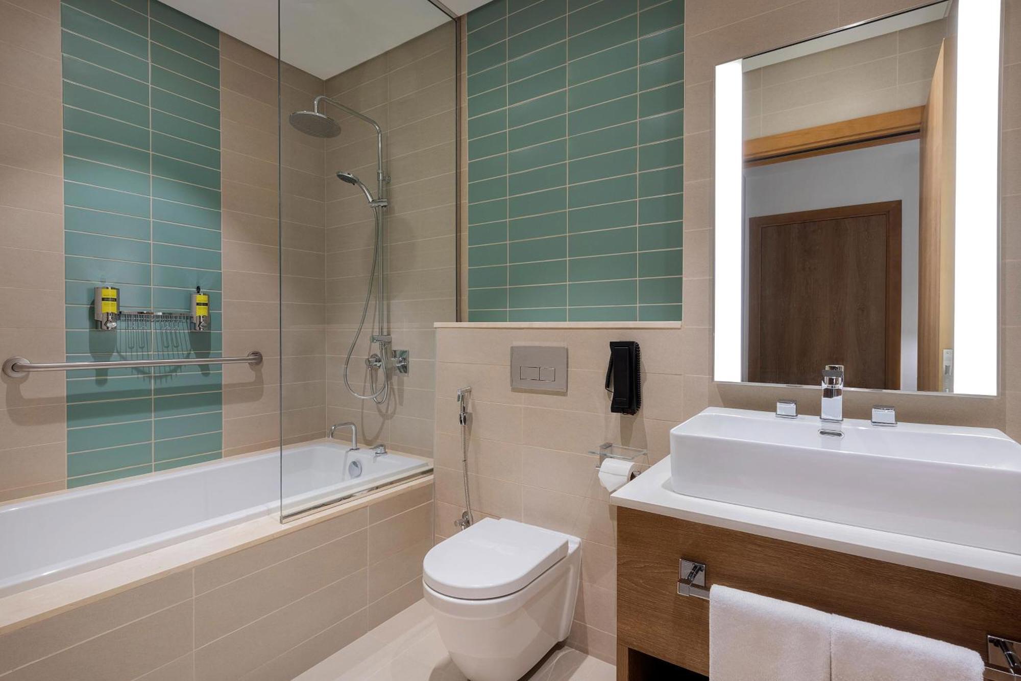 2 BedRoom Suite 1 King Bed 2 Single Beds,1633088684:JPEG