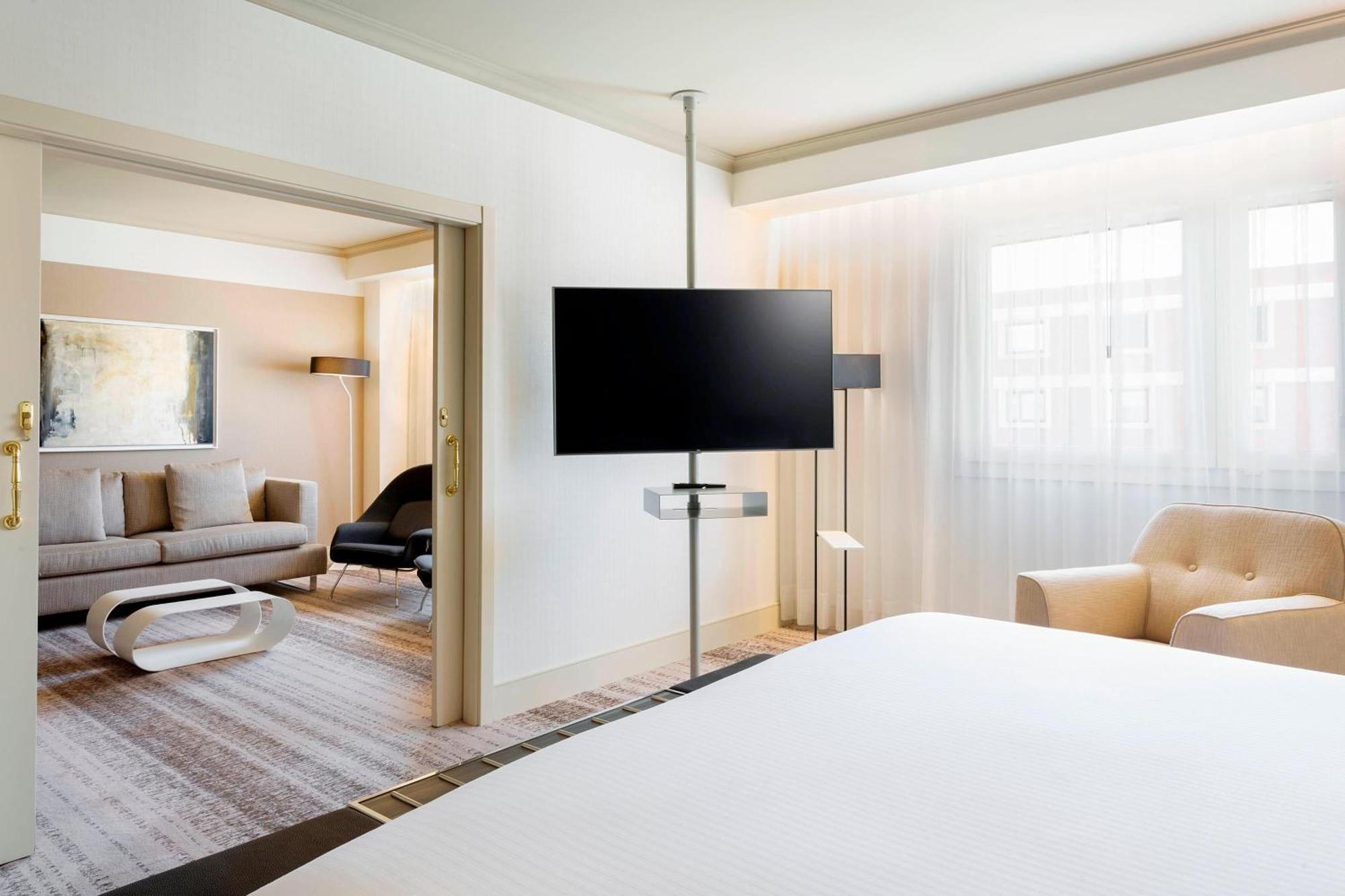 Executive King Suite Lounge Access