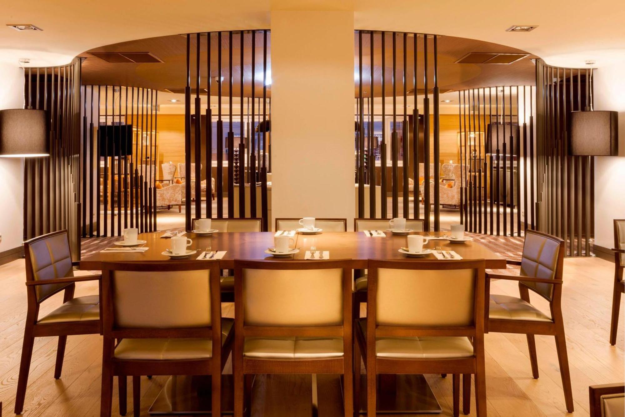 Executive King Room Lounge Access