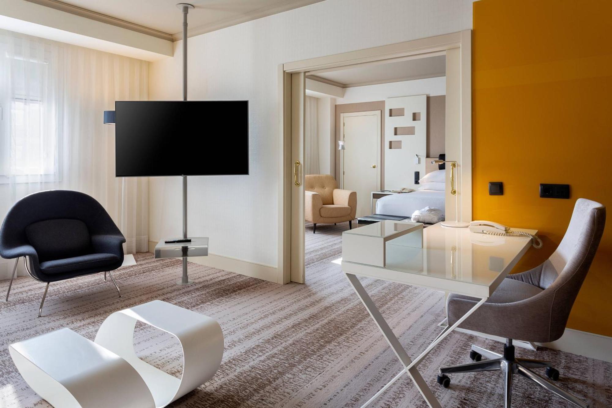 Executive King Suite Lounge Access