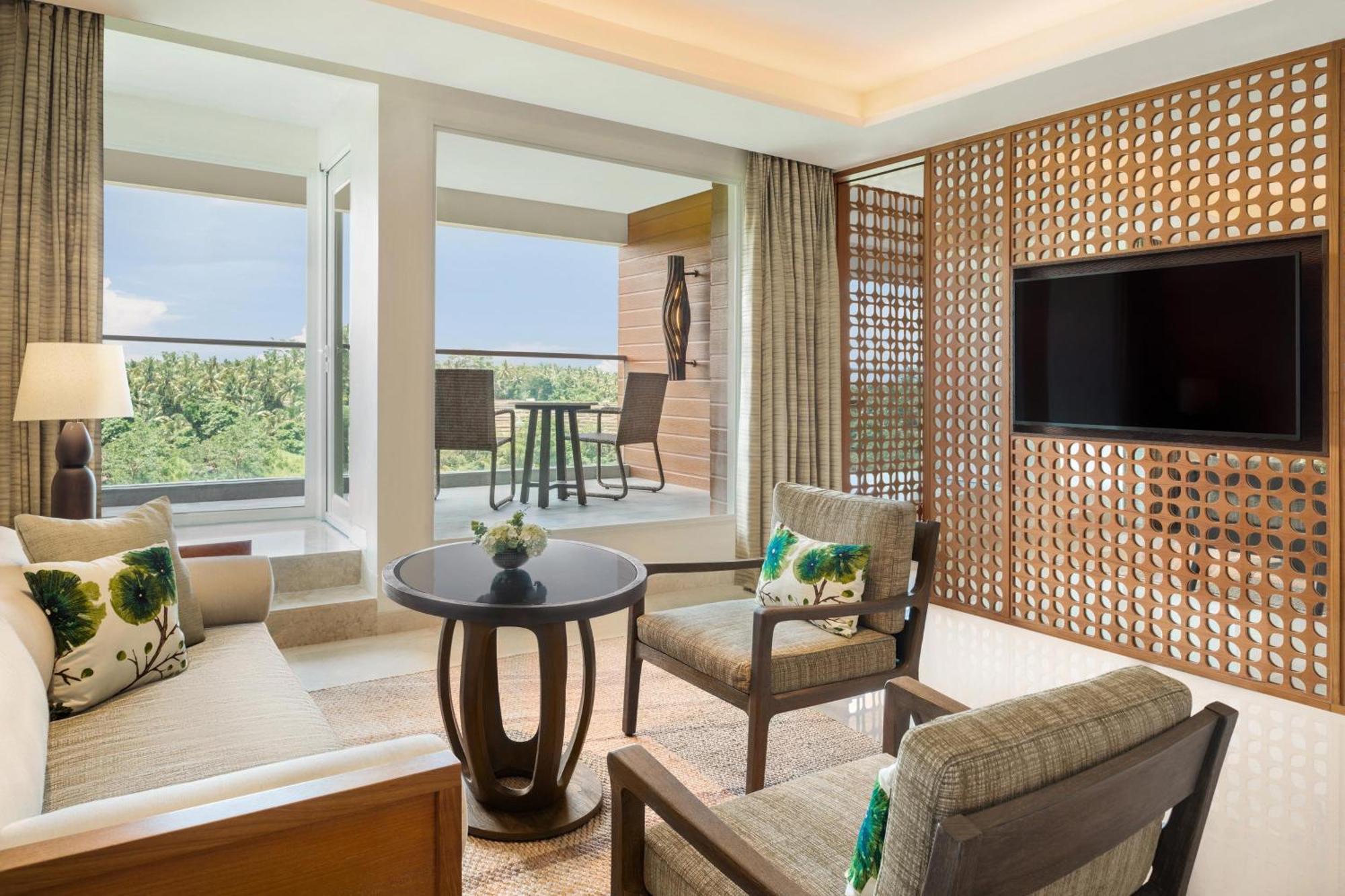 Executive Suite 1 King Bed Garden View Balcony Access to the Farm Family Activities Daily Yoga Daily Aquacise 24-Hour Access to the Westin WORKOUT®️ Fitness Studio