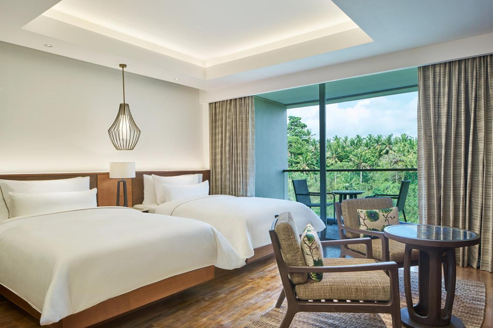 Deluxe Guest Room 2 Twin Beds Garden View Access to the Farm Family Activities Daily Yoga Daily Aquacise 24-Hour Access to the Westin WORKOUT®️ Fitness Studio