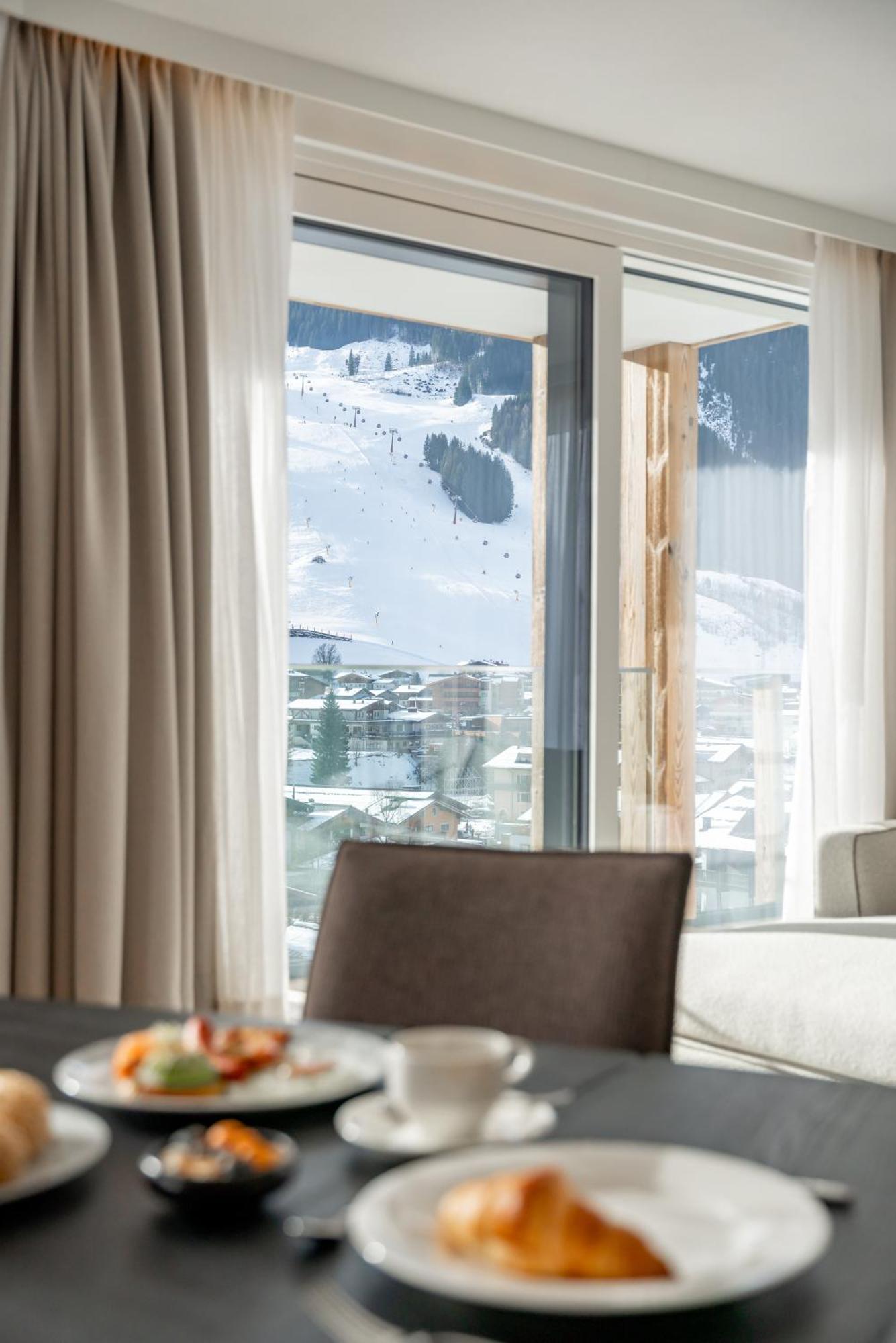 Four-Bedroom Suite Apartment