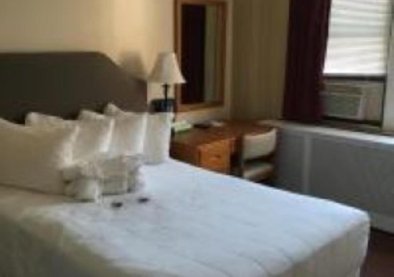 Standaard Tweepersoonskamer met Gedeelde Badkamer