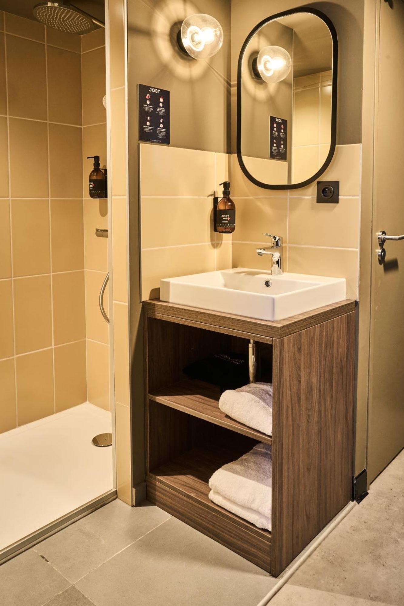 JOST OVERSIZE - Familiekamer met 2 Aparte Bedden