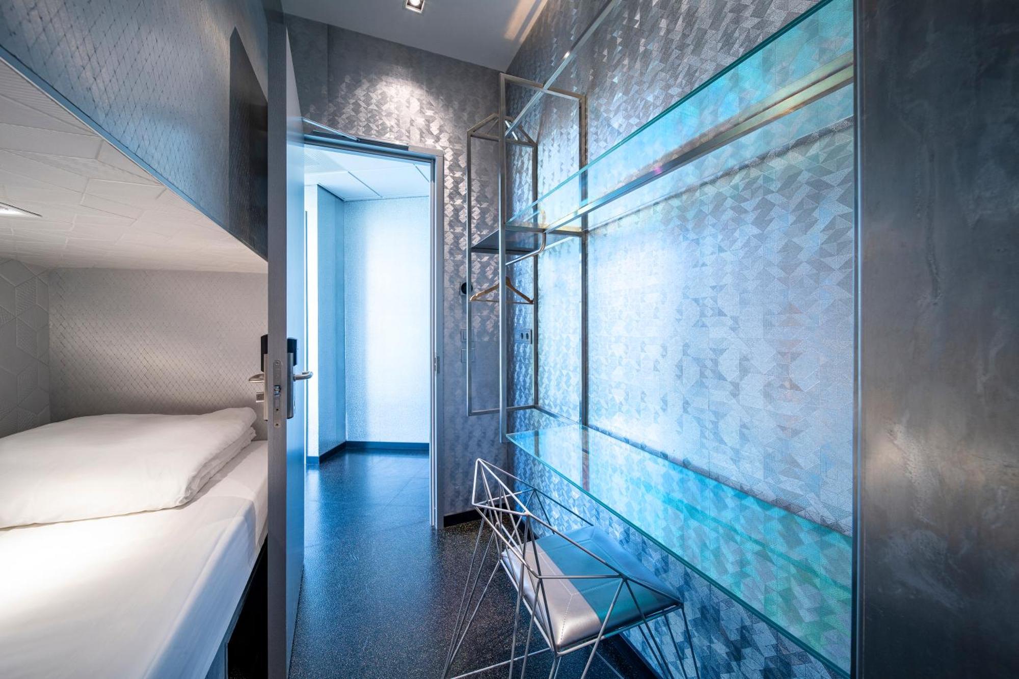 Single Lower Capsule Shower No Window