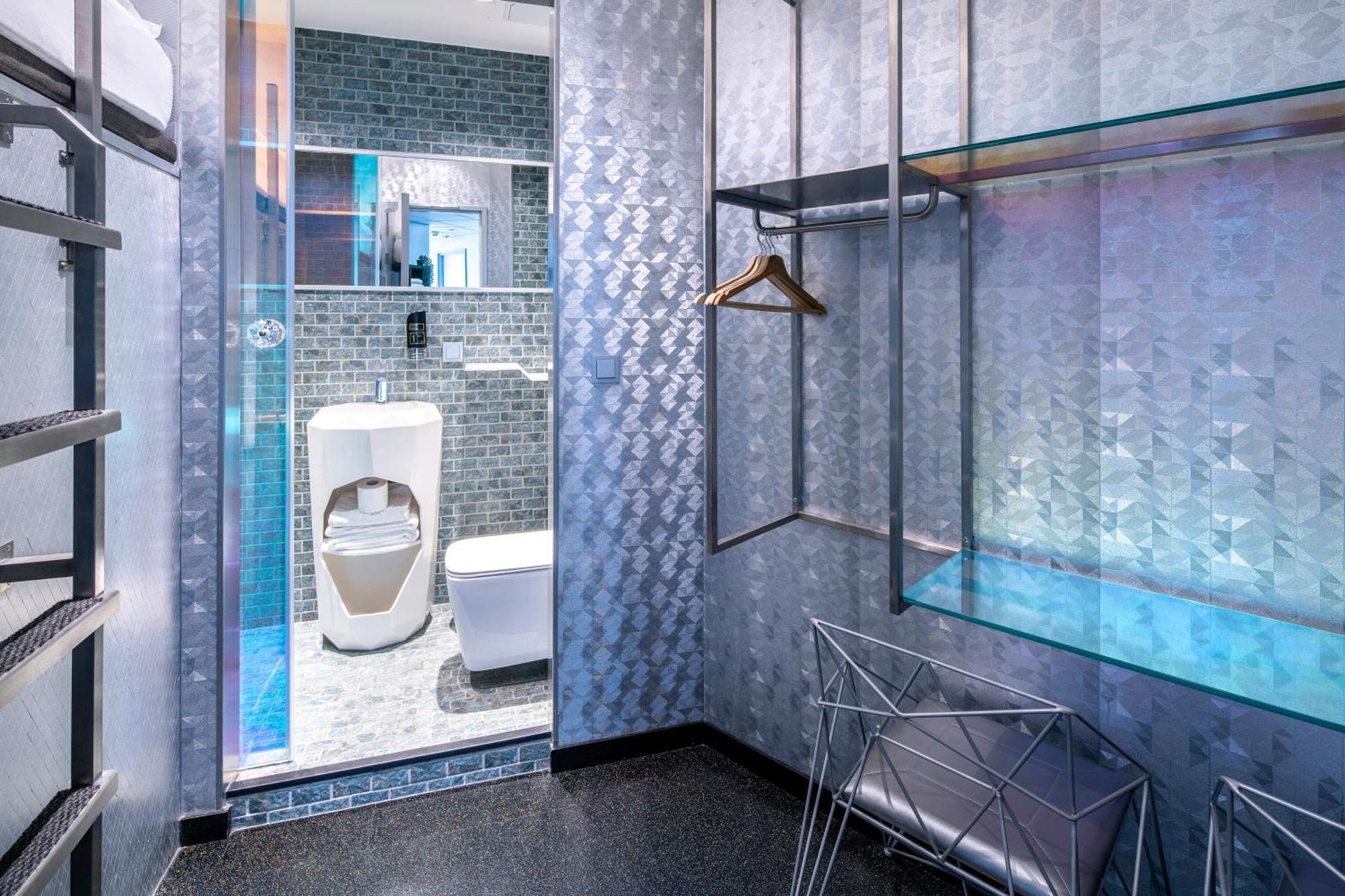 Double Upper Capsule Shower No Window