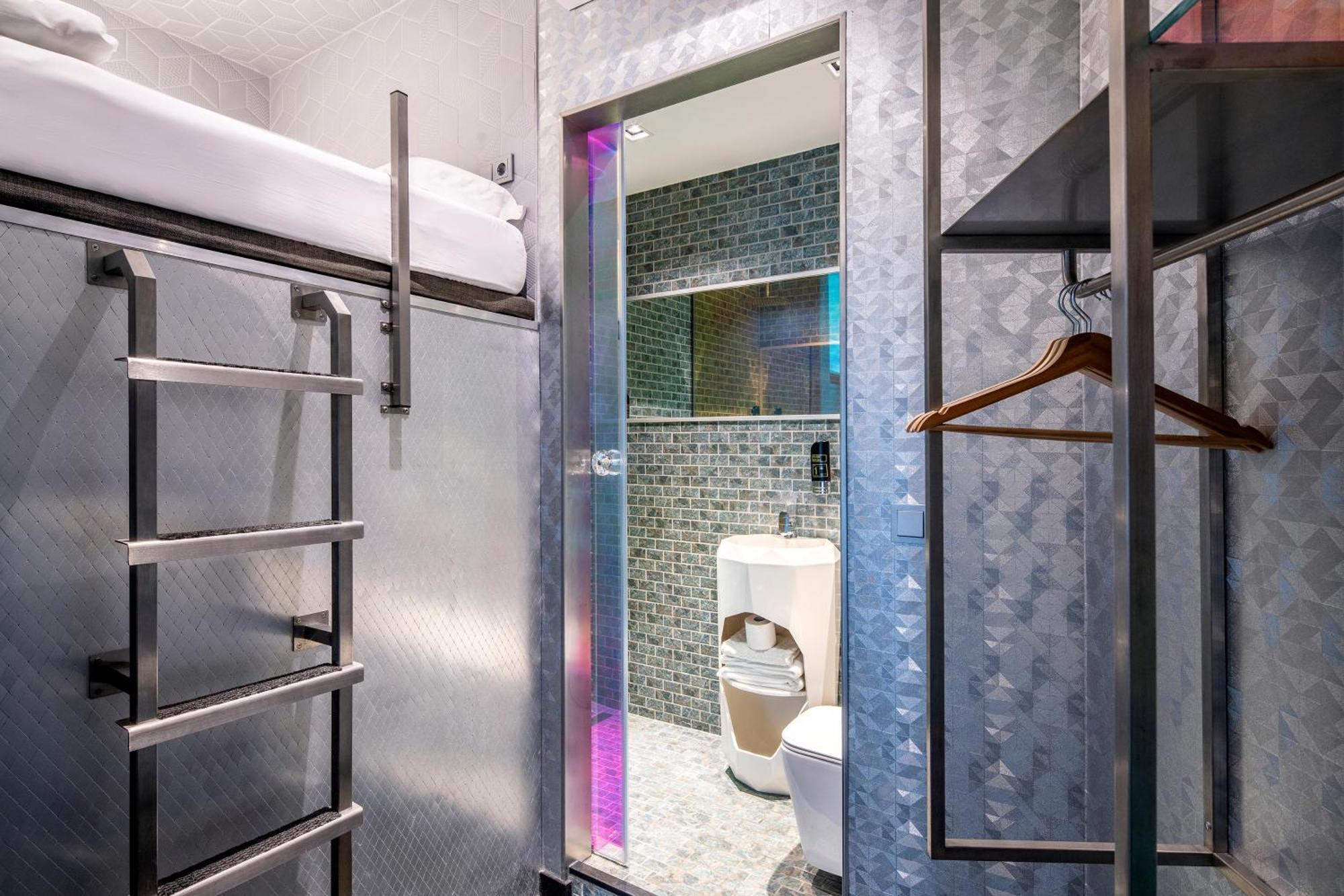 Double Upper Capsule Shower No Window