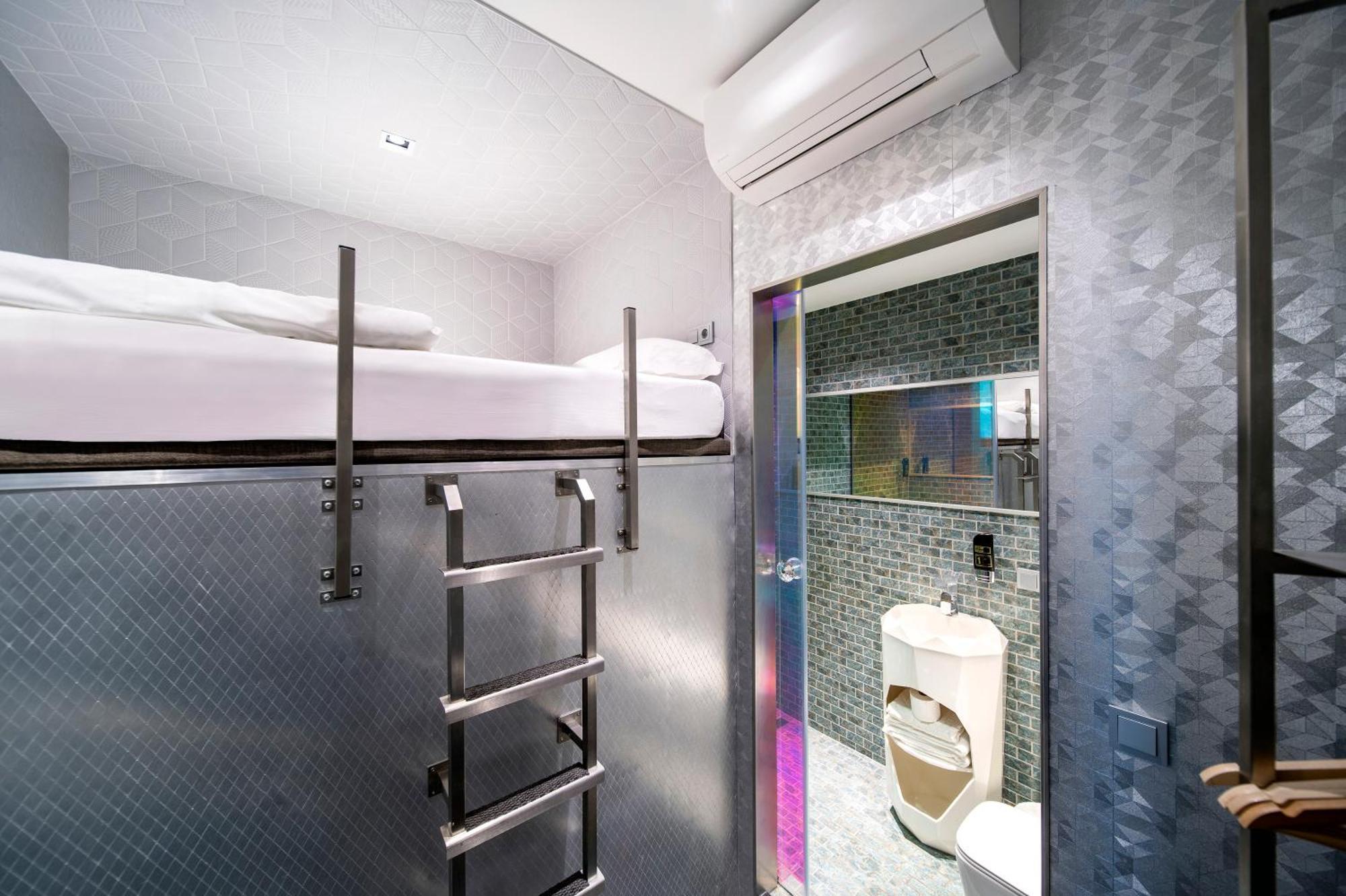 Double Upper Capsule Shower No Window