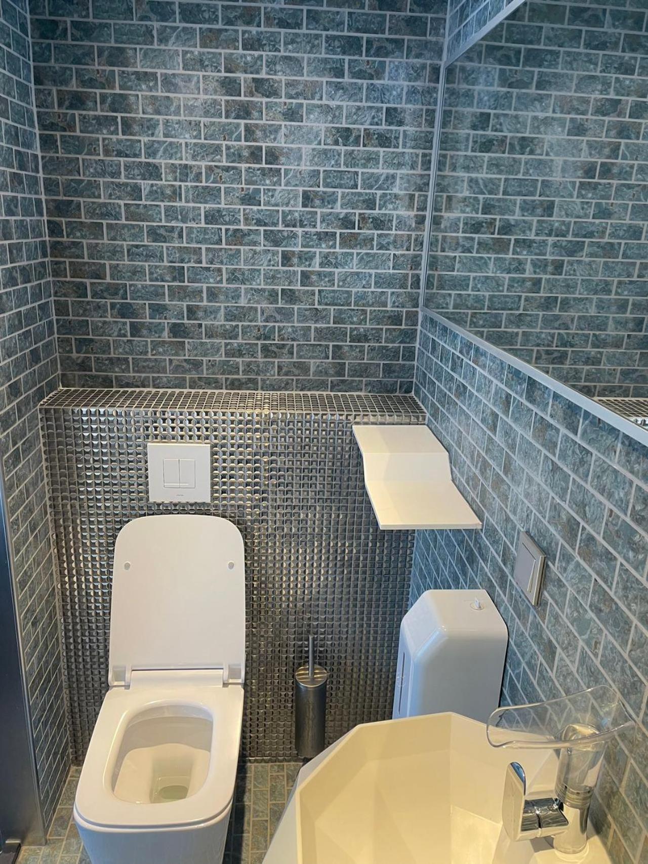 Standard Double Room Shower Window