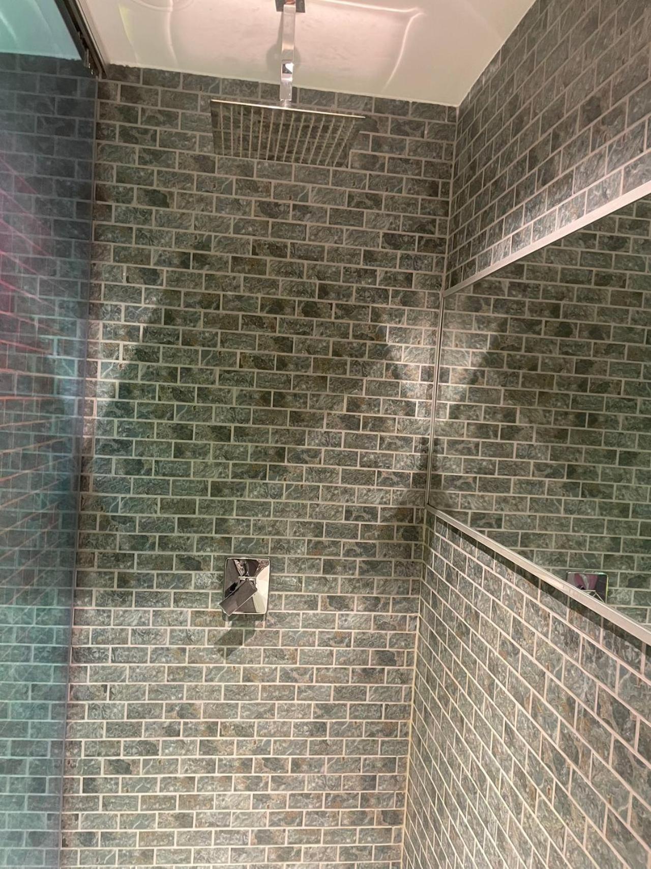 Single Lower Capsule Shower No Window